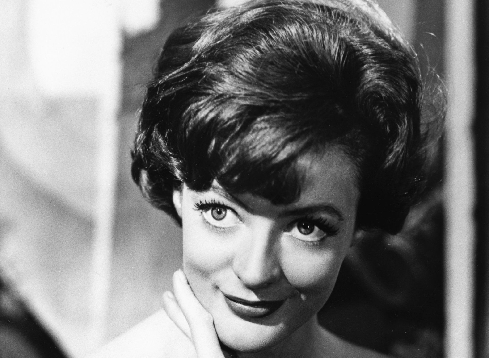 2072x1518 Maggie Smith Wallpaper