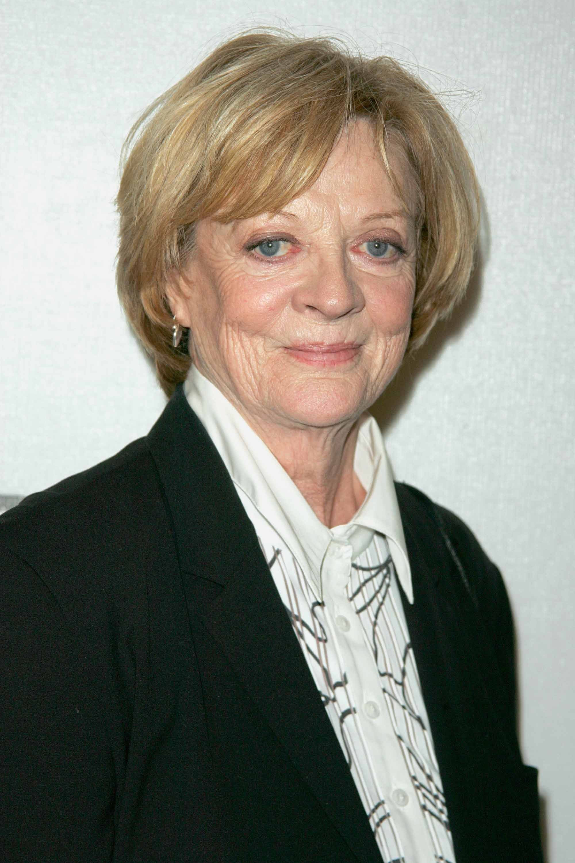 2000x3000 Maggie Smith Wallpaper