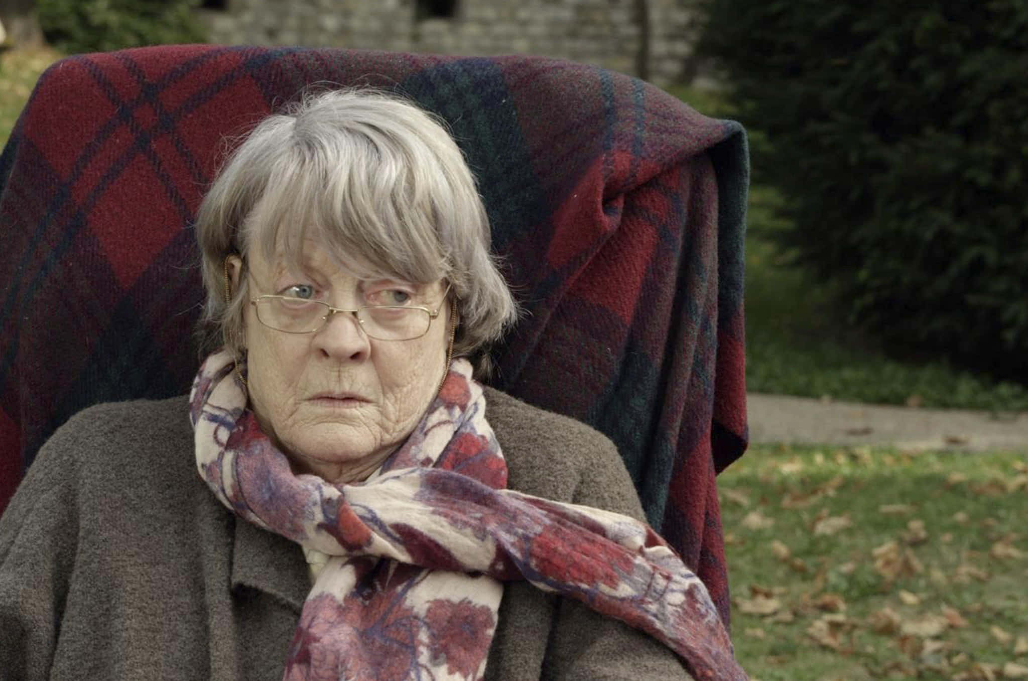 2048x1356 Download Dame Maggie Smith Old Lady Wallpaper