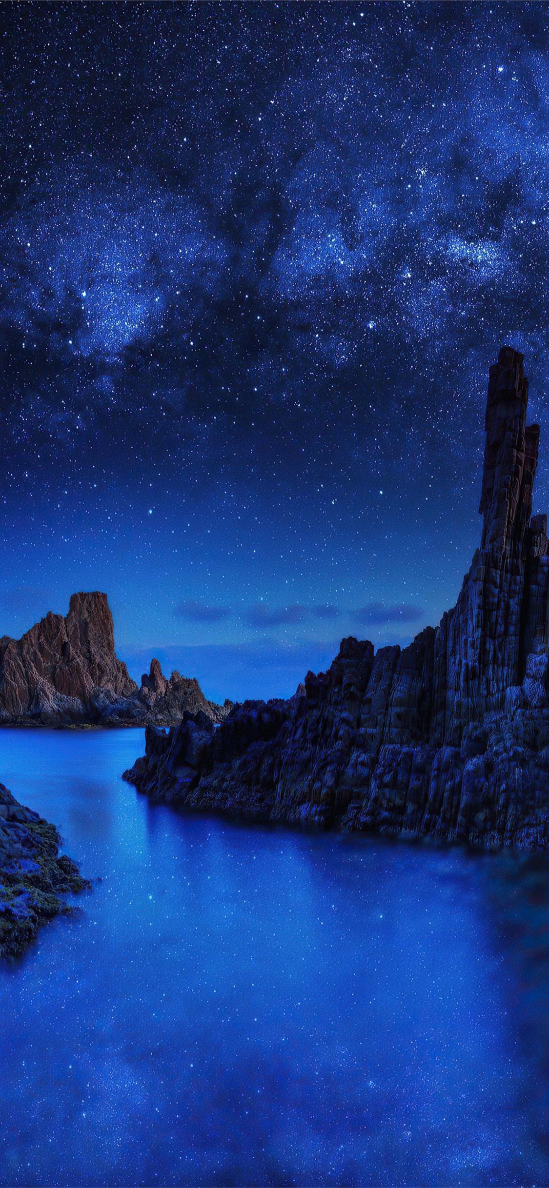 1125x2436 ocean rocks on starry night 4k iPhone X Wallpaper Free Download