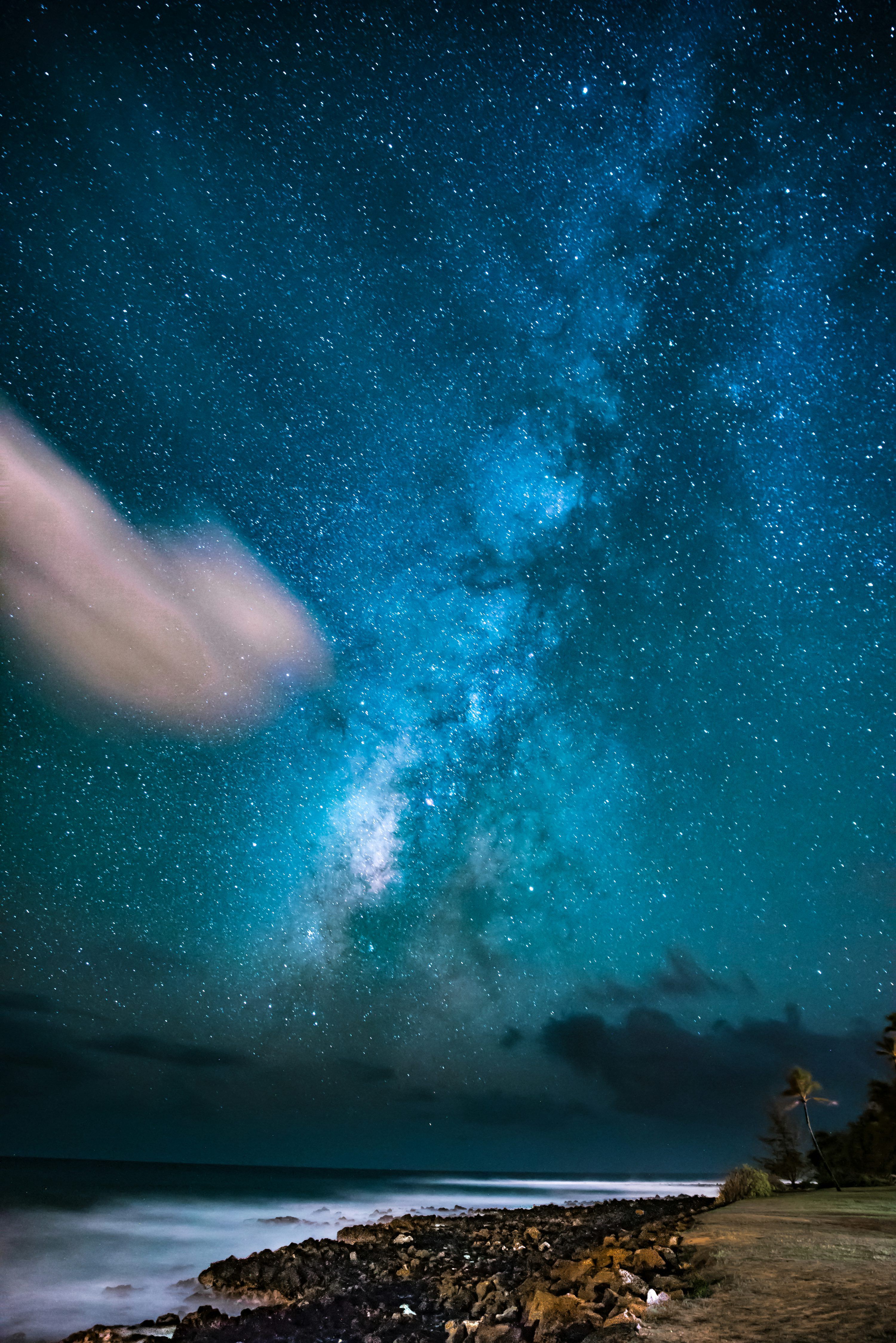 3000x4493 Sea shore under night sky