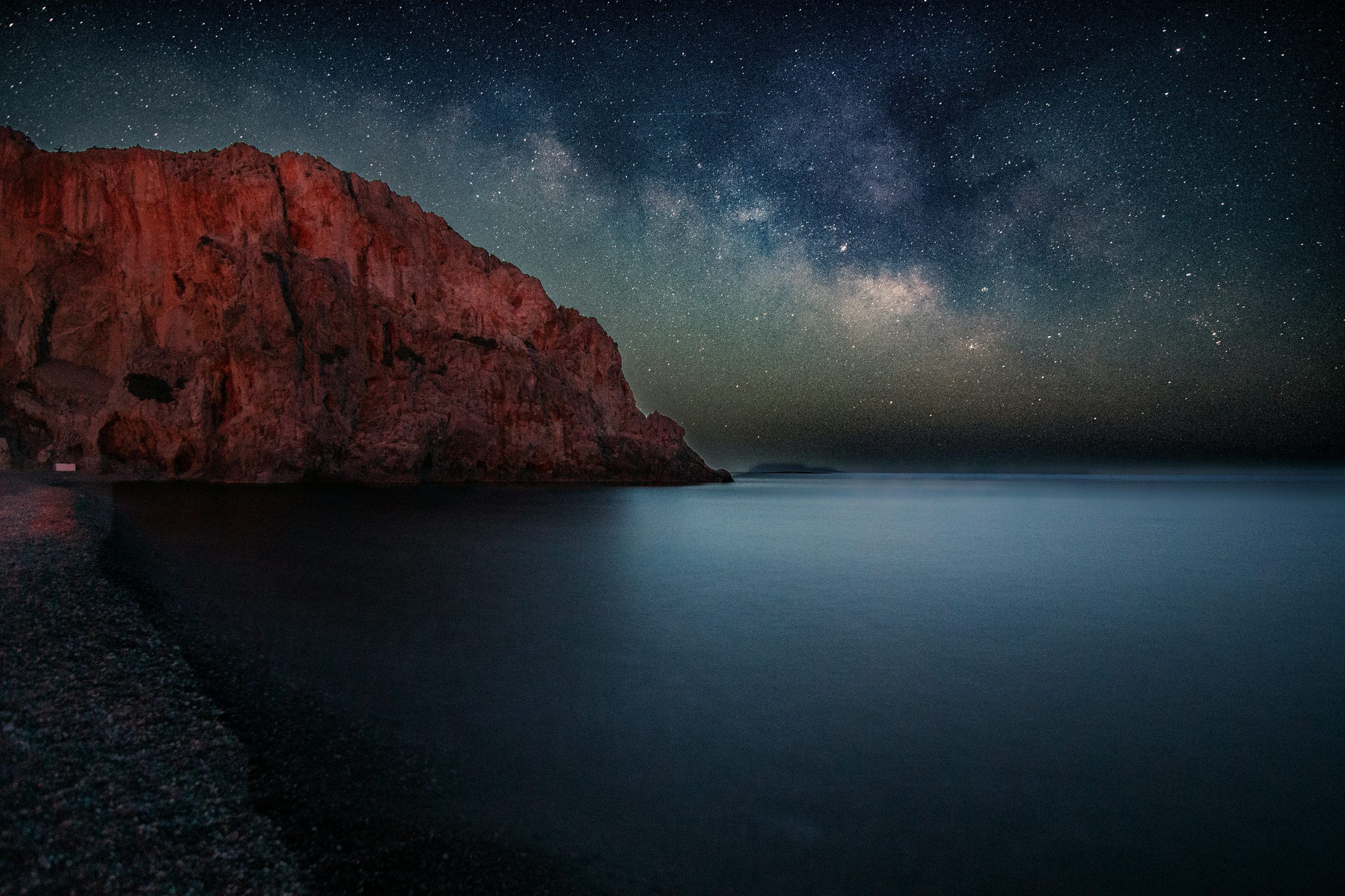 3000x2000 The night sky over the ocean with stars above it