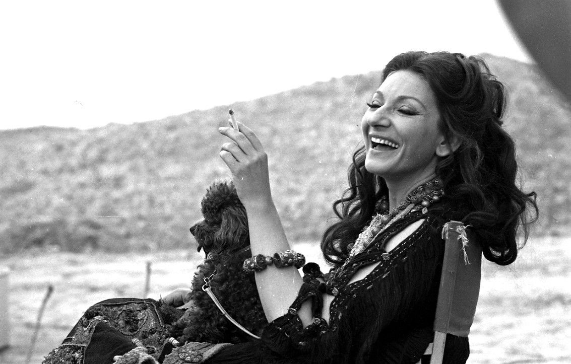 1133x723 Maria Callas Wallpaper