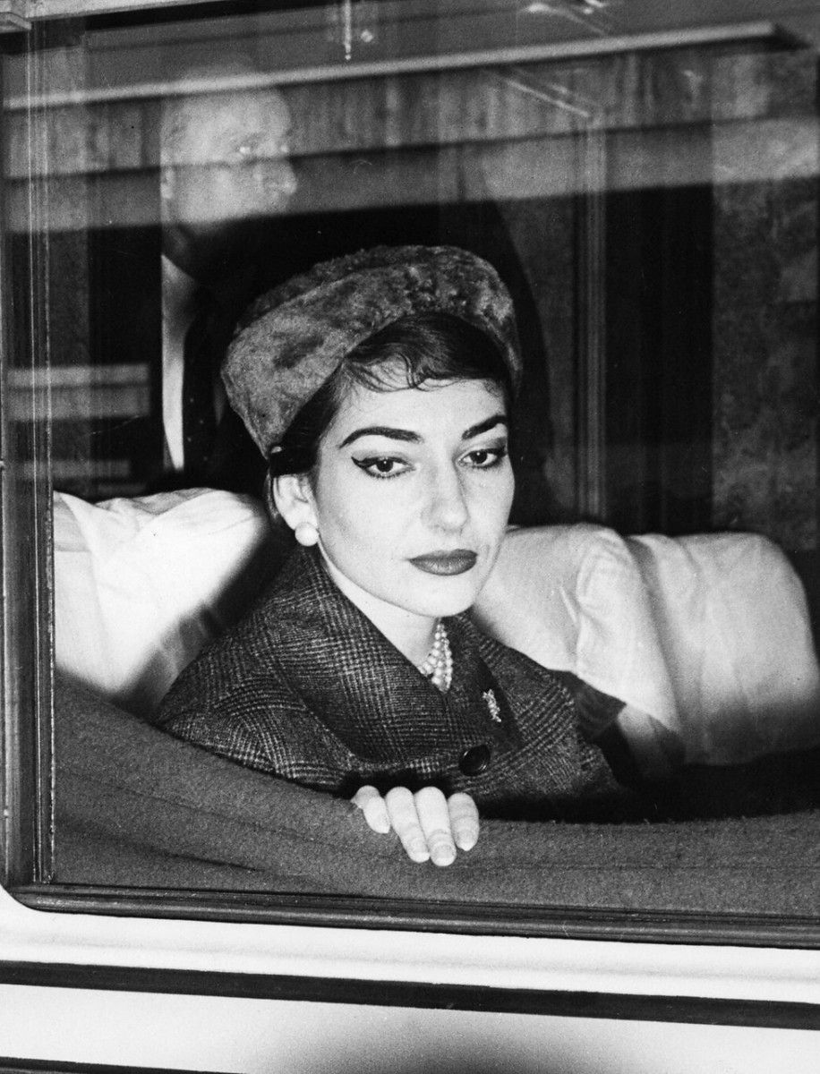 916x1200 Maria Callas Wallpaper