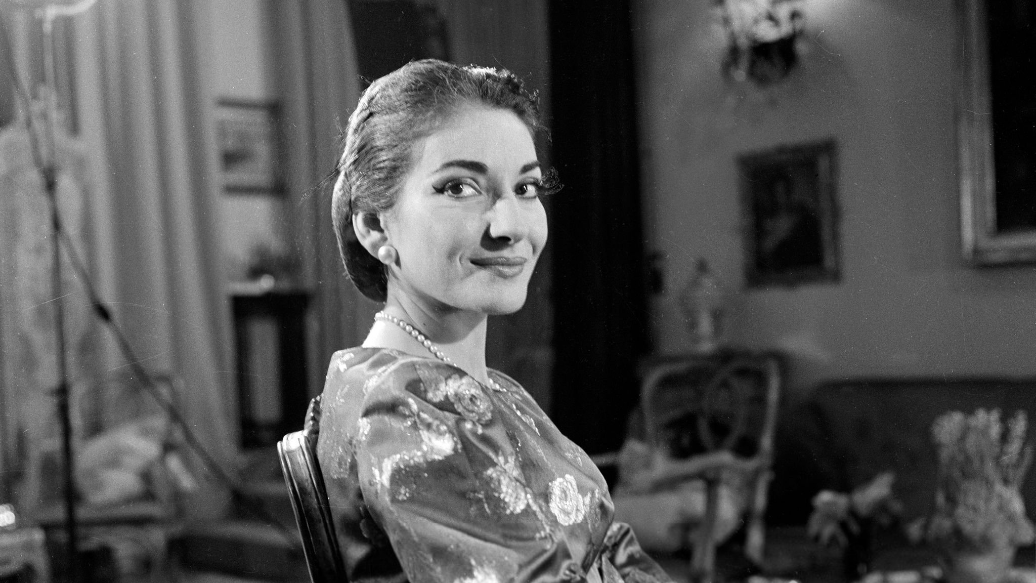 2048x1152 Maria Callas, Epiphany of Beauty on Fire