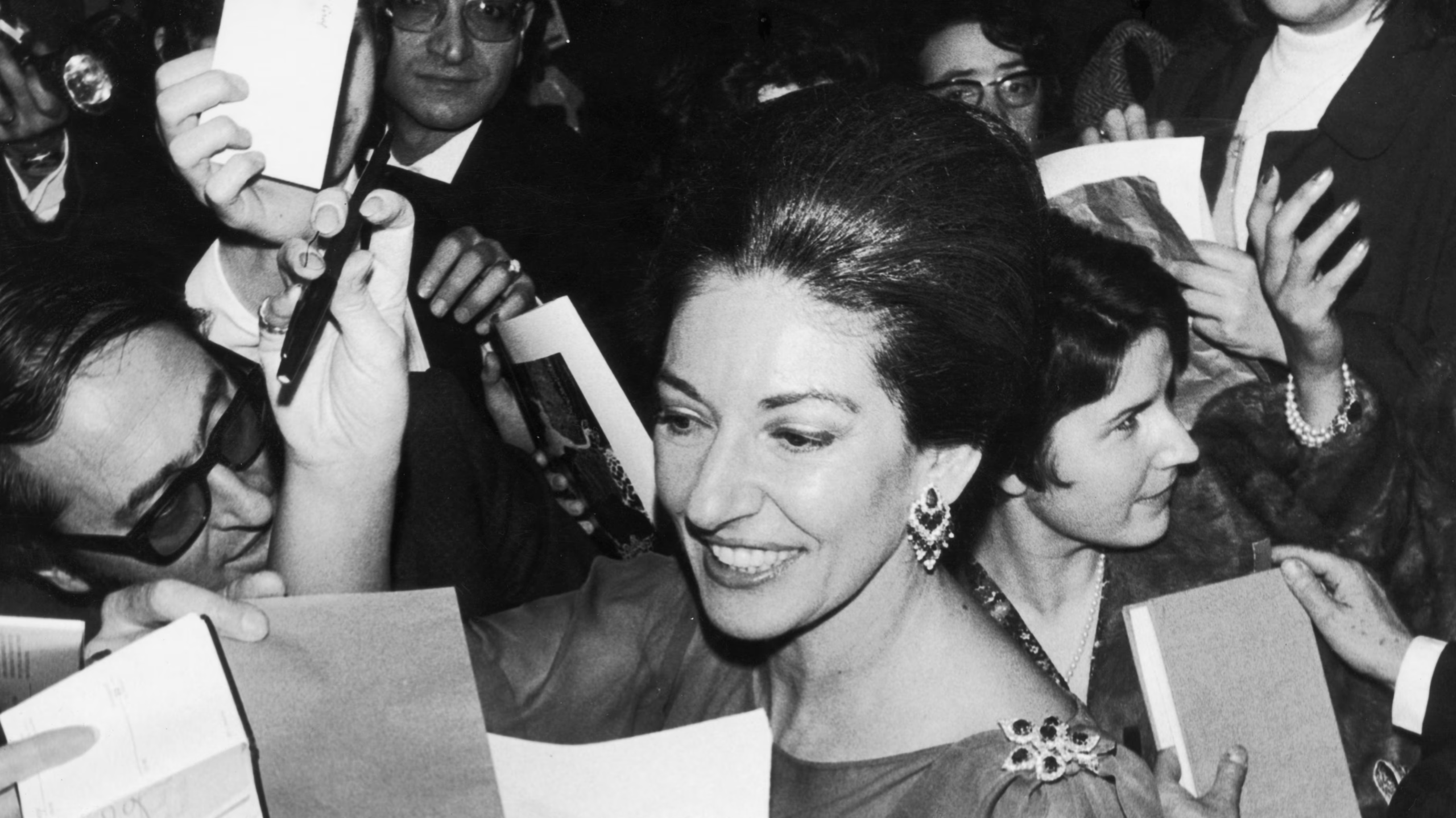 2560x1440 Maria Callas: Legendary jewels from an eternal diva