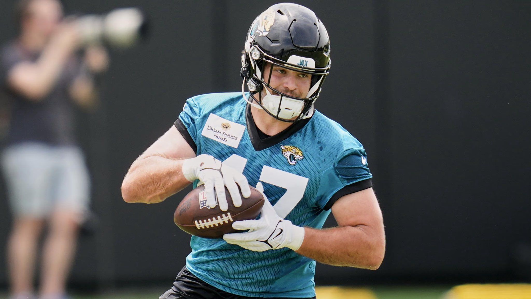 2048x1152 Mike Garafolo on X: Former #Jaguars TE Patrick Herbert, who was waived by Jacksonville yesterday, has opted to sign with the #Chargers' practice squad. Herbert fielded offers from multiple teams but heads