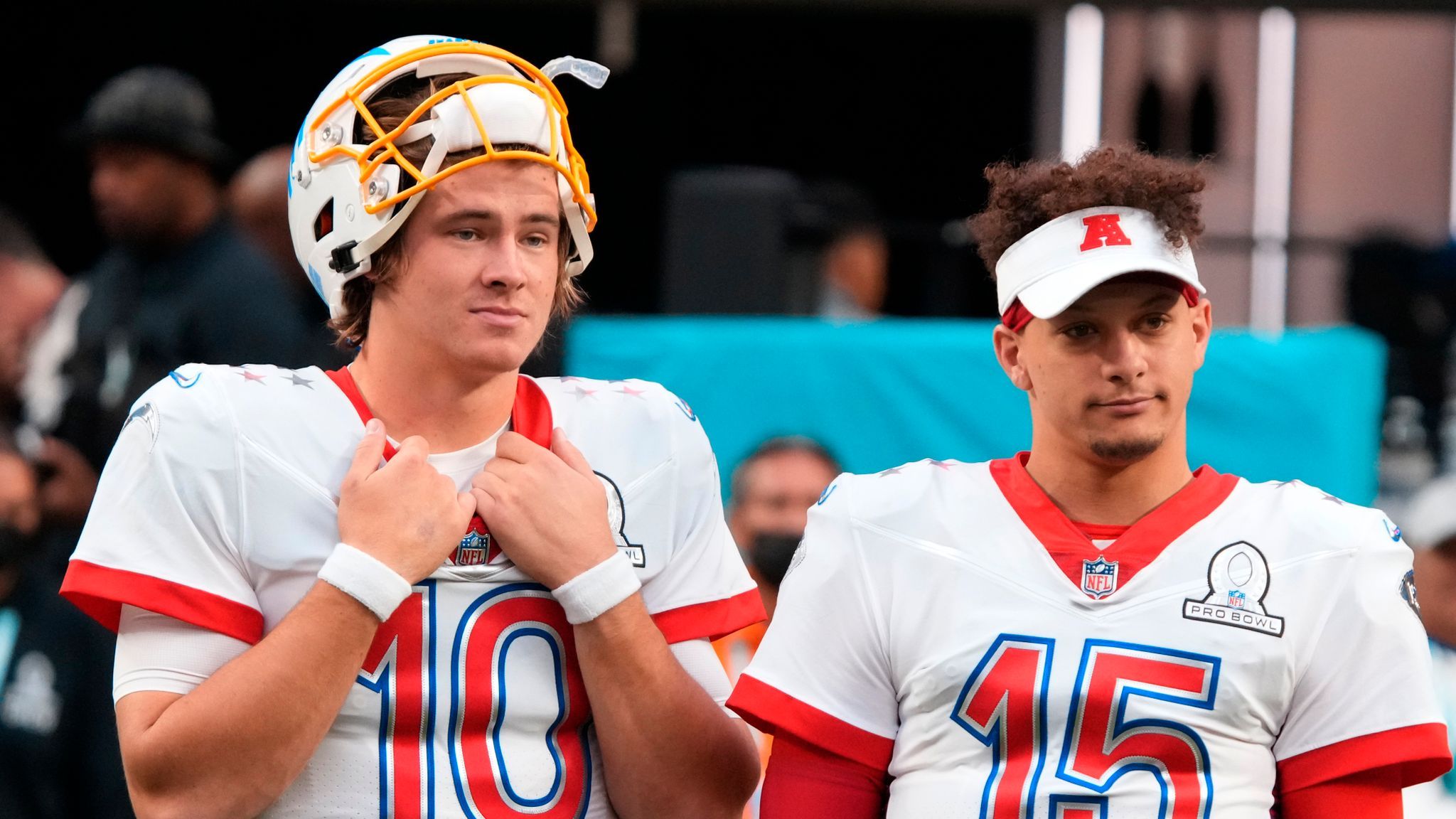2048x1152 Justin Herbert and Patrick Mahomes meet for first time this season in Thursday night blockbuster