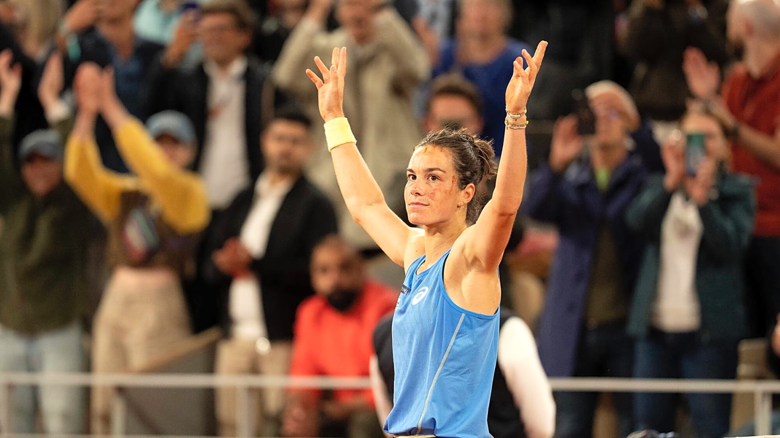 1600x900 This is my first speech, so be nice to me': Lois Boisson captures first pro title at Hamburg Open, cracks