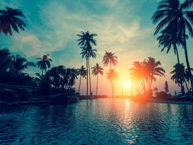 640x480 Sunset bright summer sun over a tropical beach Desktop wallpaper 640x480