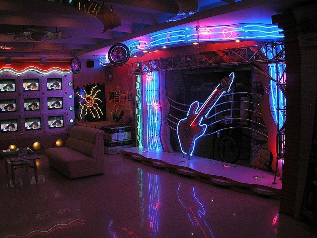 1024x768 Best Karaoke Bars In Paris, France .