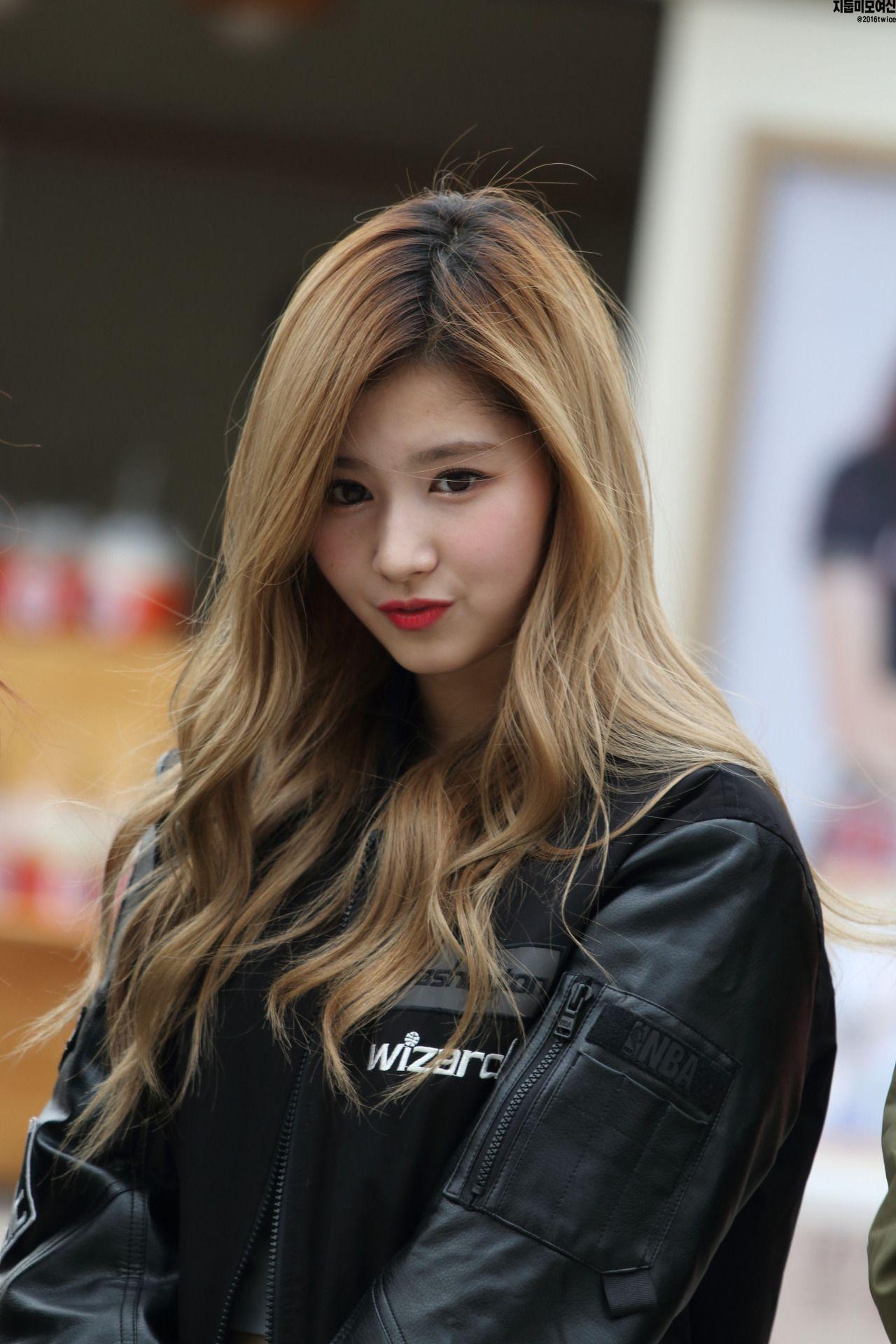 1280x1920 Minatozaki Sana