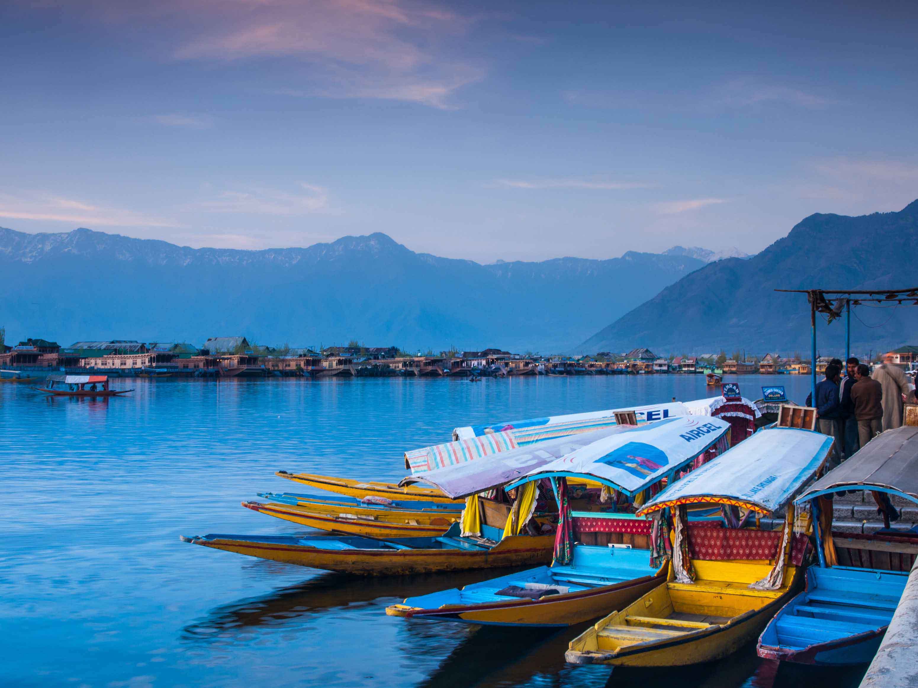 3101x2326 Kashmir Lake .