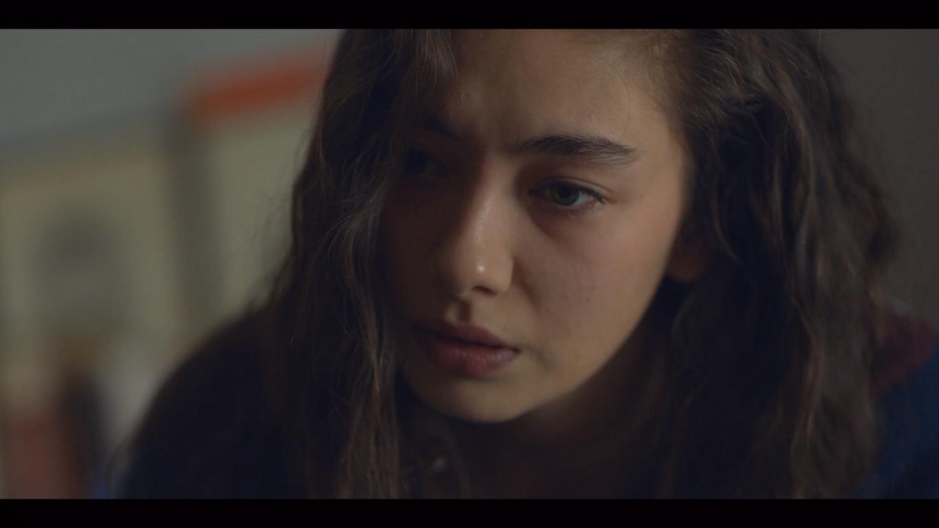 1366x768 Neslihan Atagül HD Wallpaper .