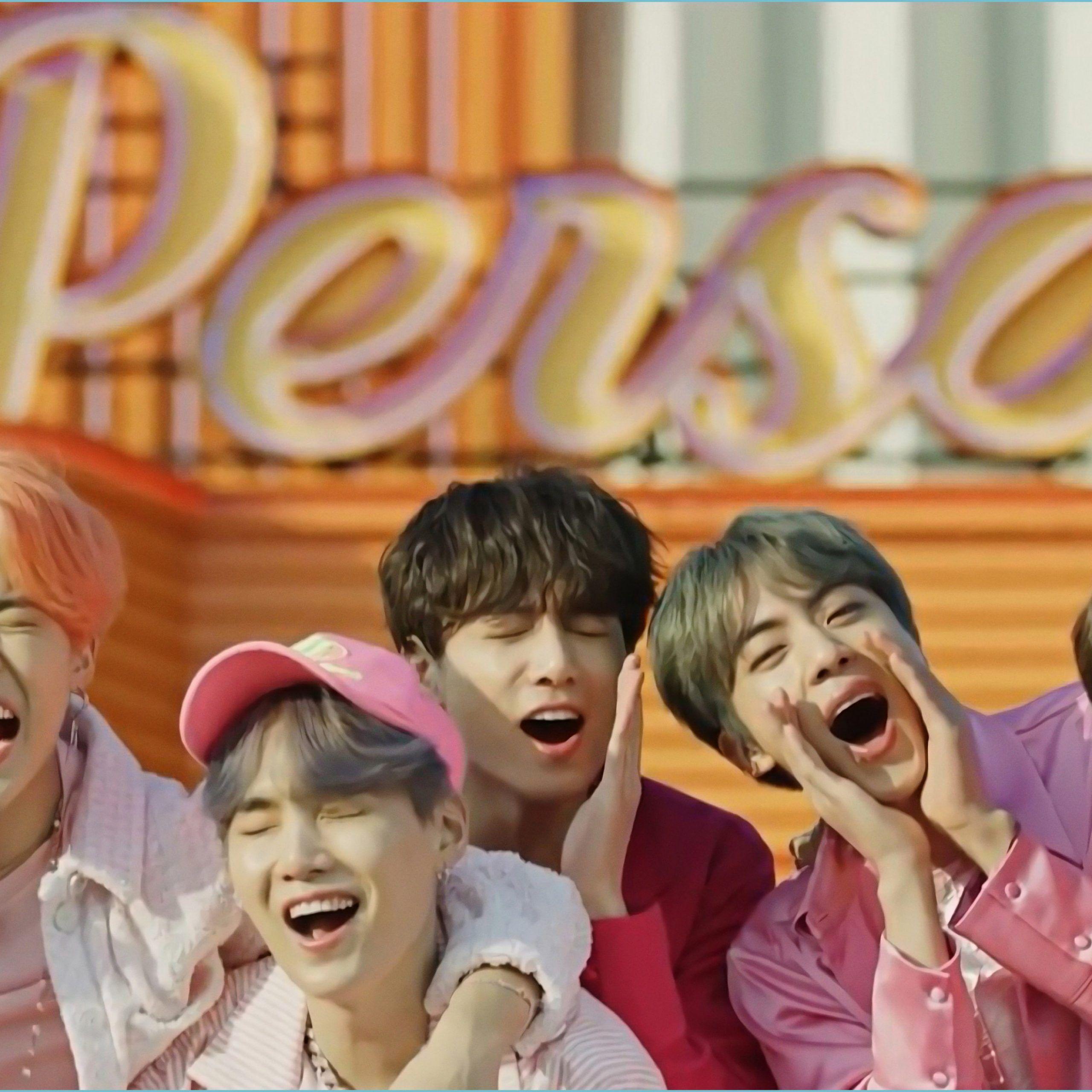 2560x2560 BTS Desk HD Wallpaper .