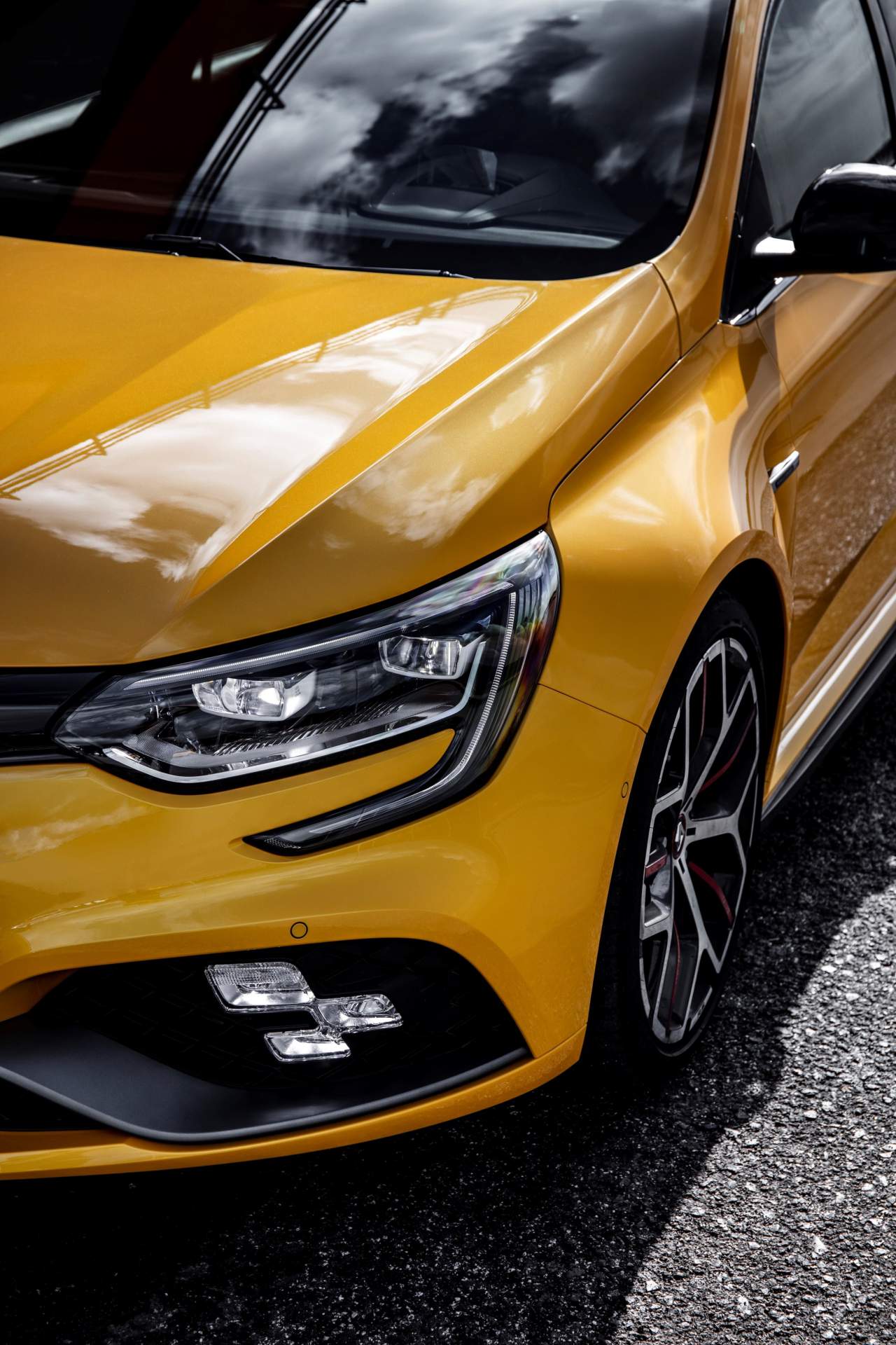 1280x1920 Renault Megane R.S. Trophy .