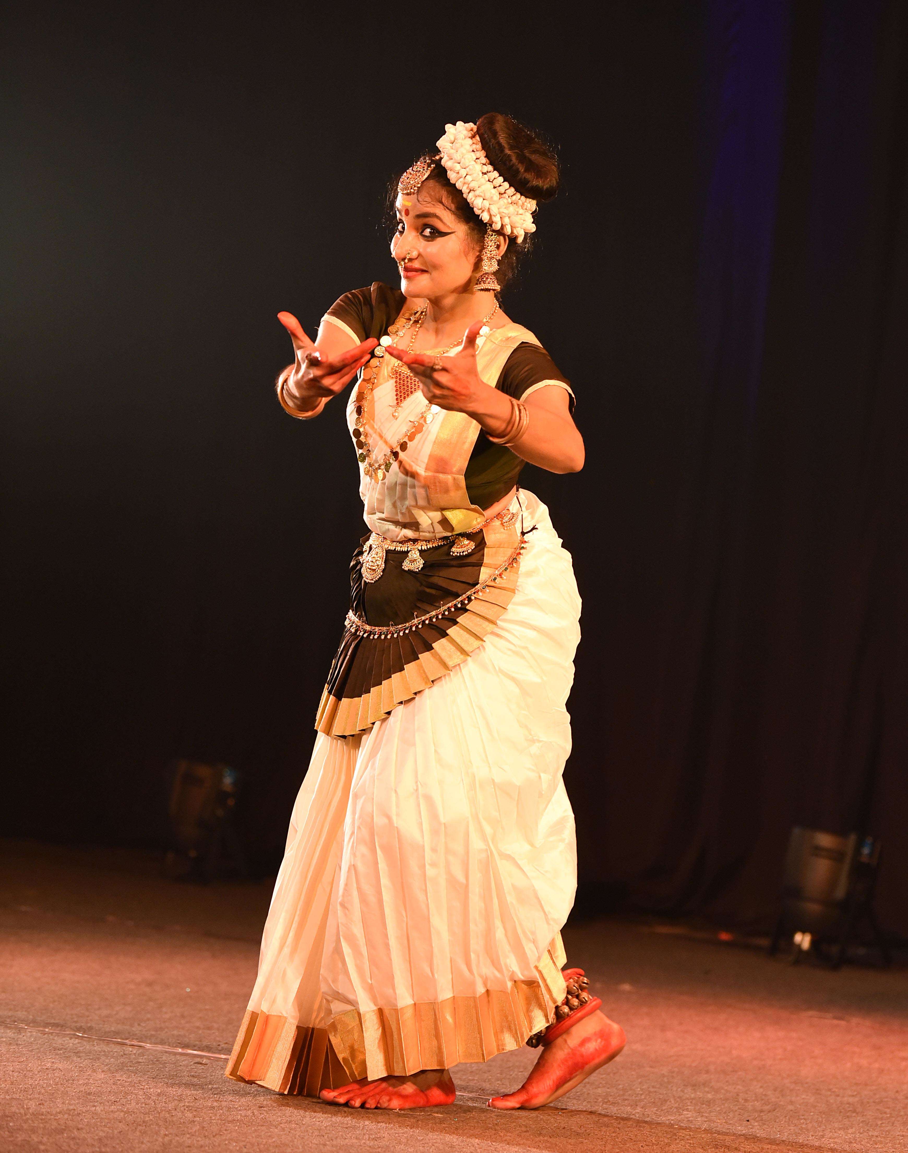 3480x4416 Mohiniyattam