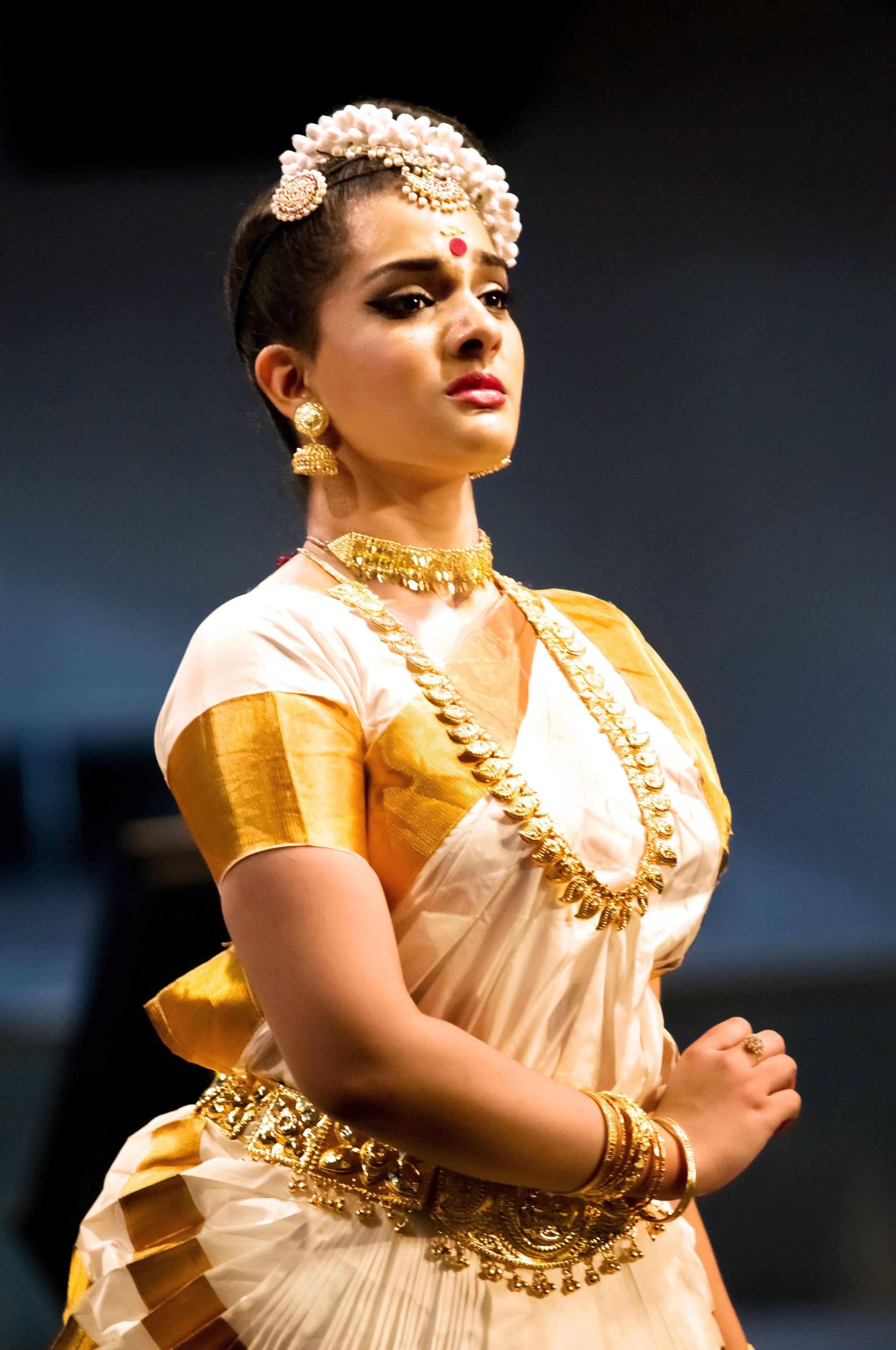 2848x4288 Mohiniyattam