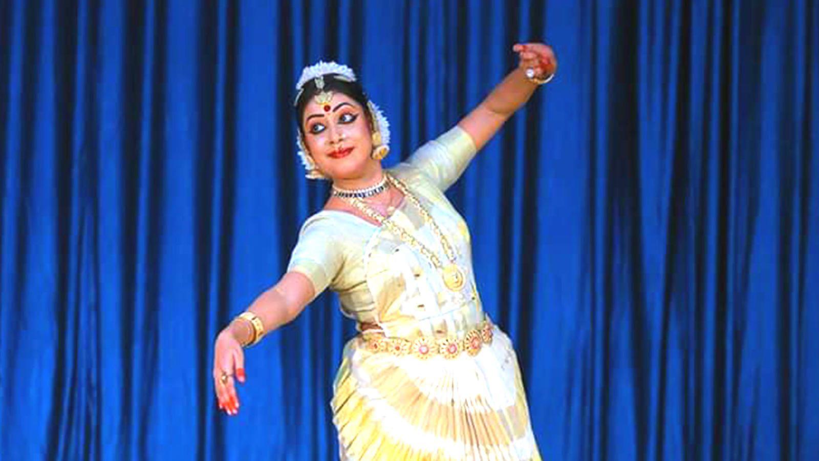 1600x900 Mohiniyattam at Changampuzha Park .timesofindia.