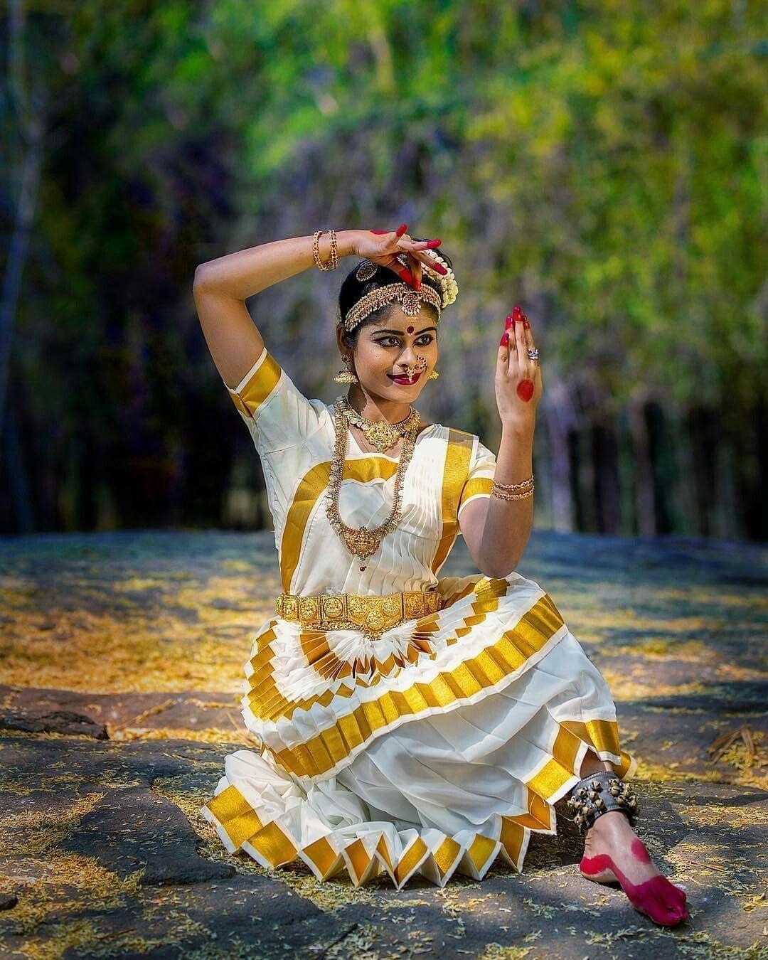 Mohiniyattam Pics