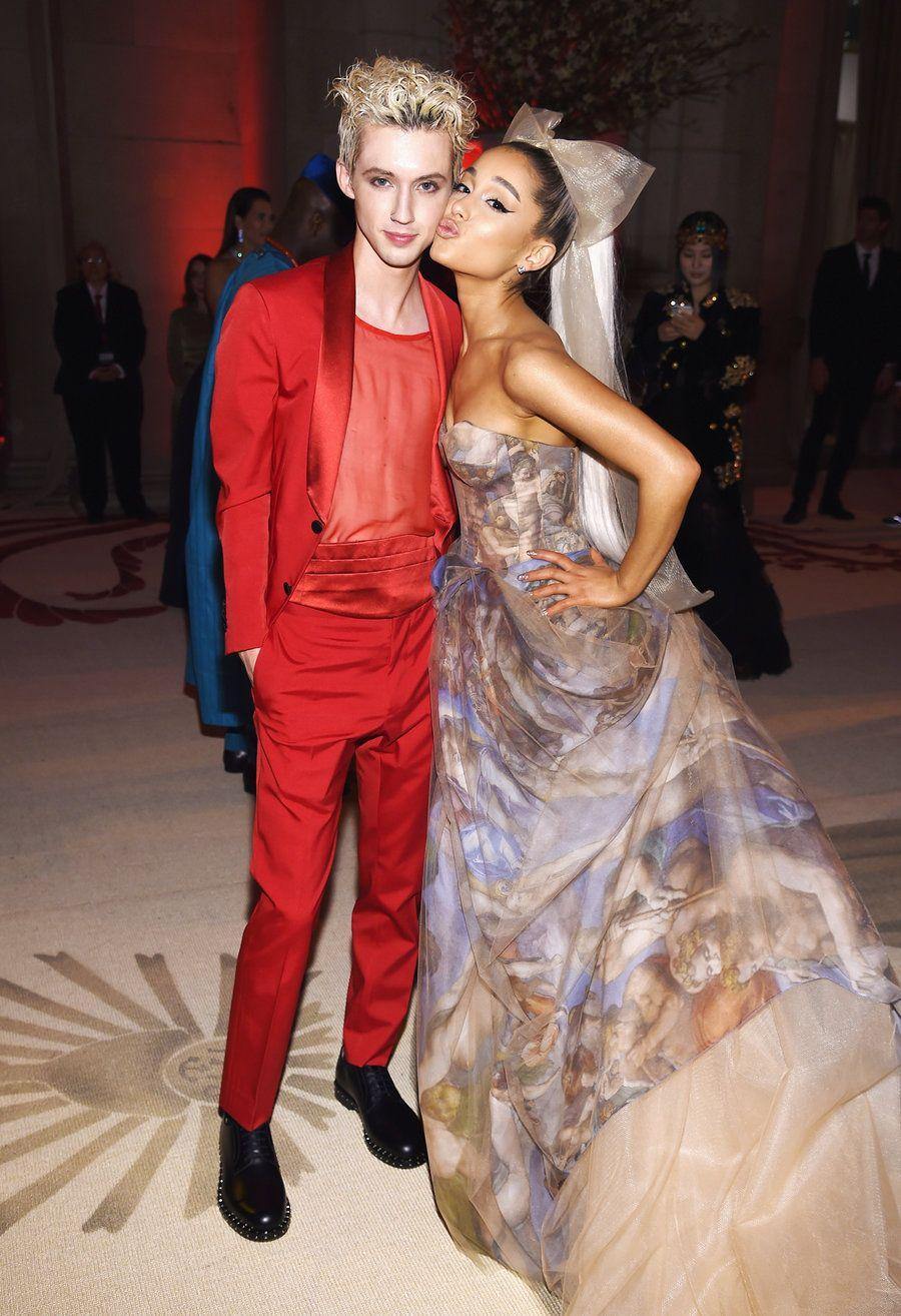 900x1314 Met Gala 2019 Wallpaper, Met Wallpaper .
