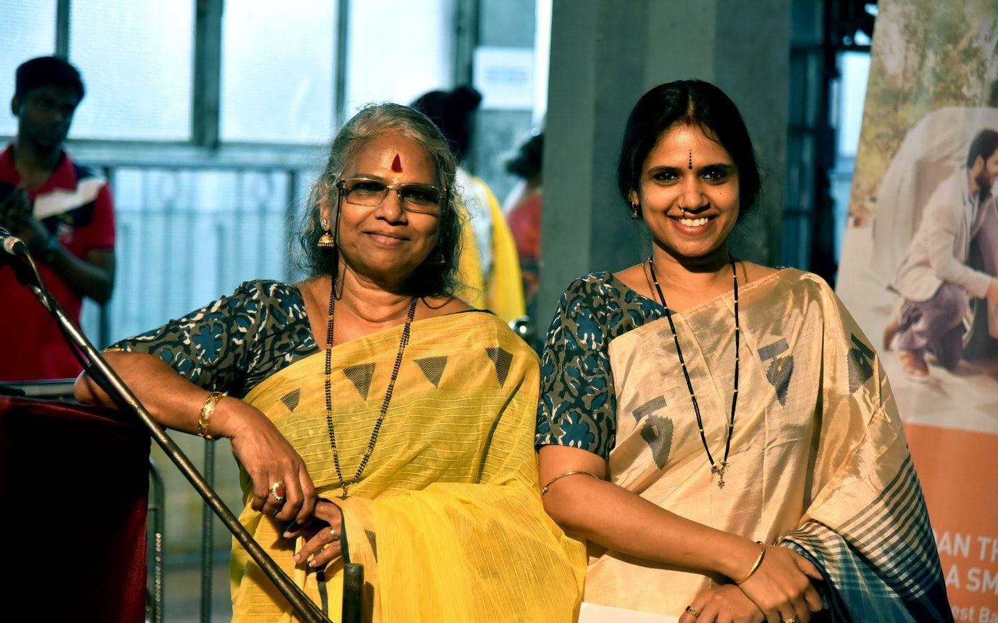 1440x900 Odissi with Sujatha & Jayashree in Indiavawaa.com · In stock