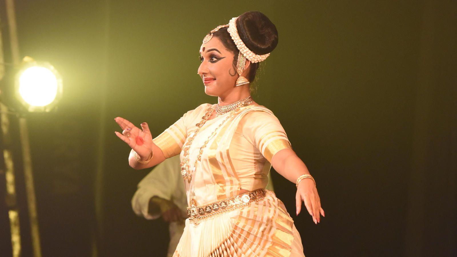 1600x900 An enchanting performance by Dr Neena .m.