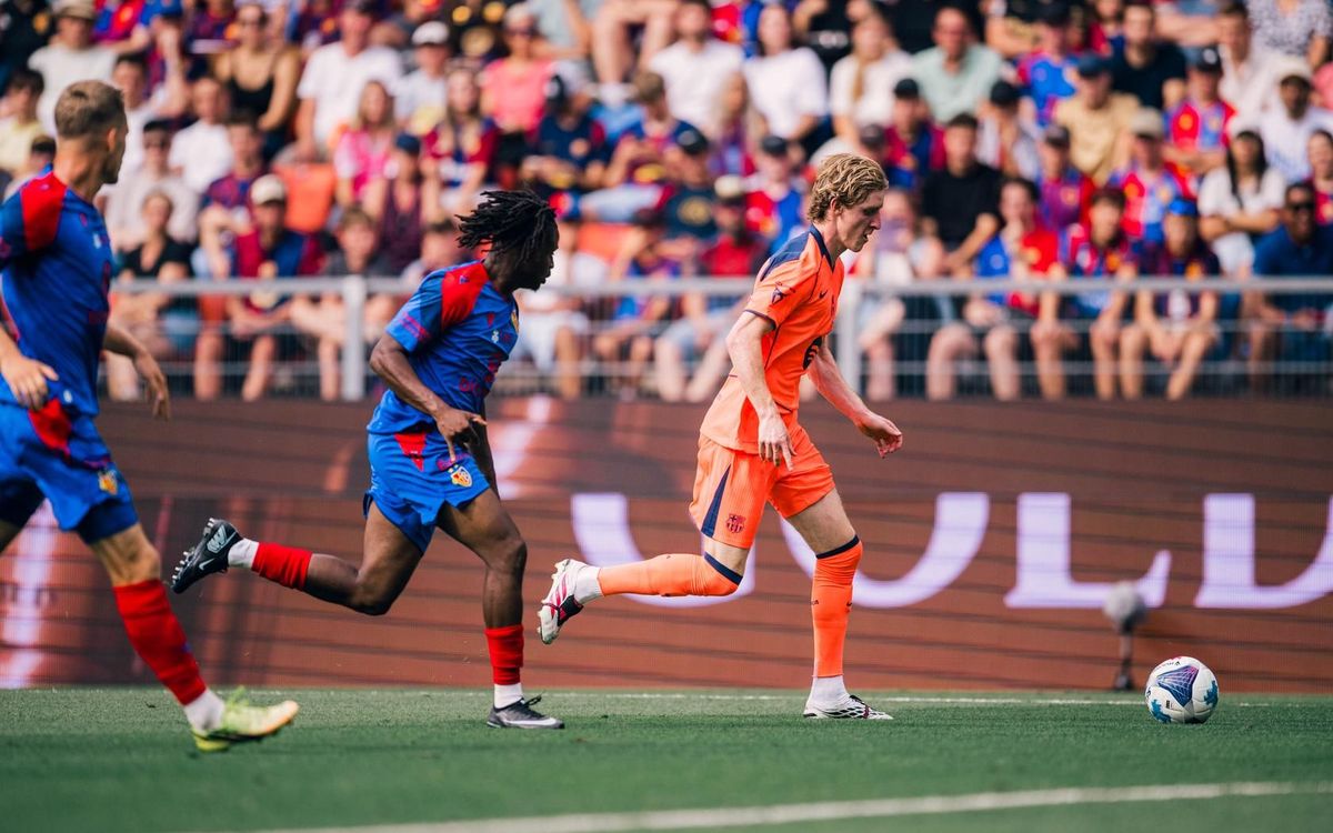 1200x750 Anthony Gordon makes FC Barcelona debut