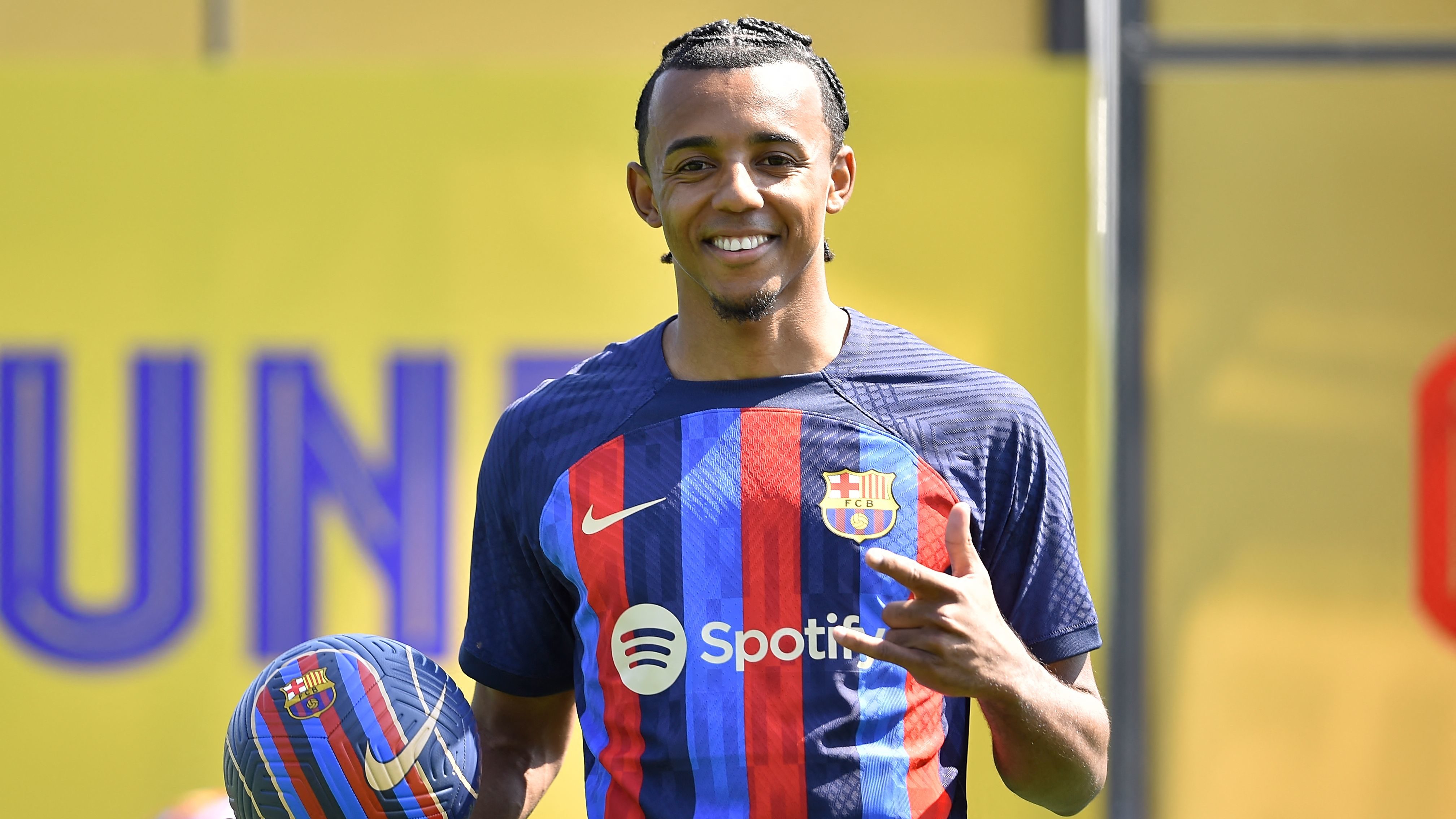 4033x2269 Jules Koundé to Barcelona: Everything You Need to Know