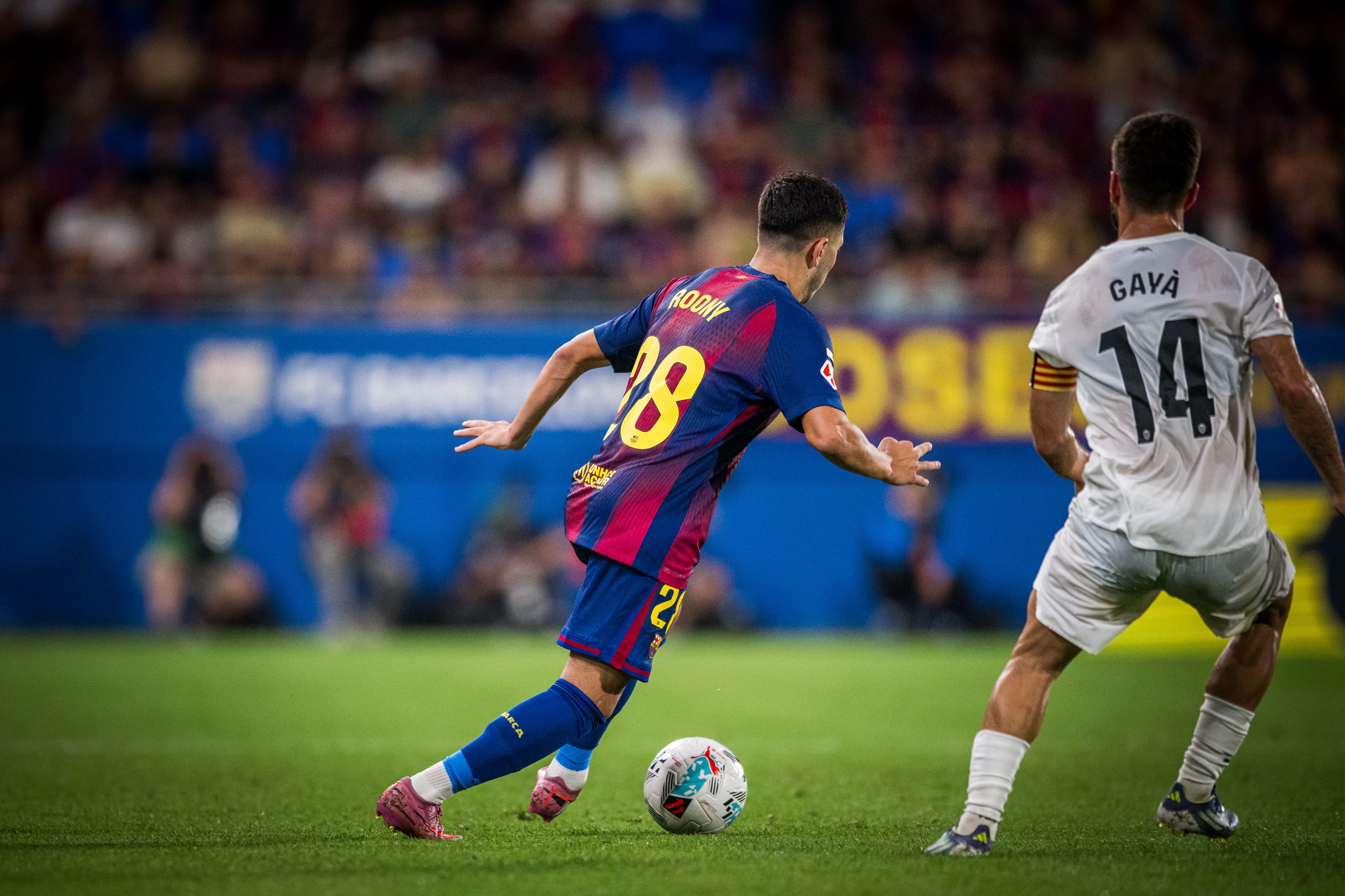 6302x4201 Roony Bardghji makes competitive debut for FC Barcelona
