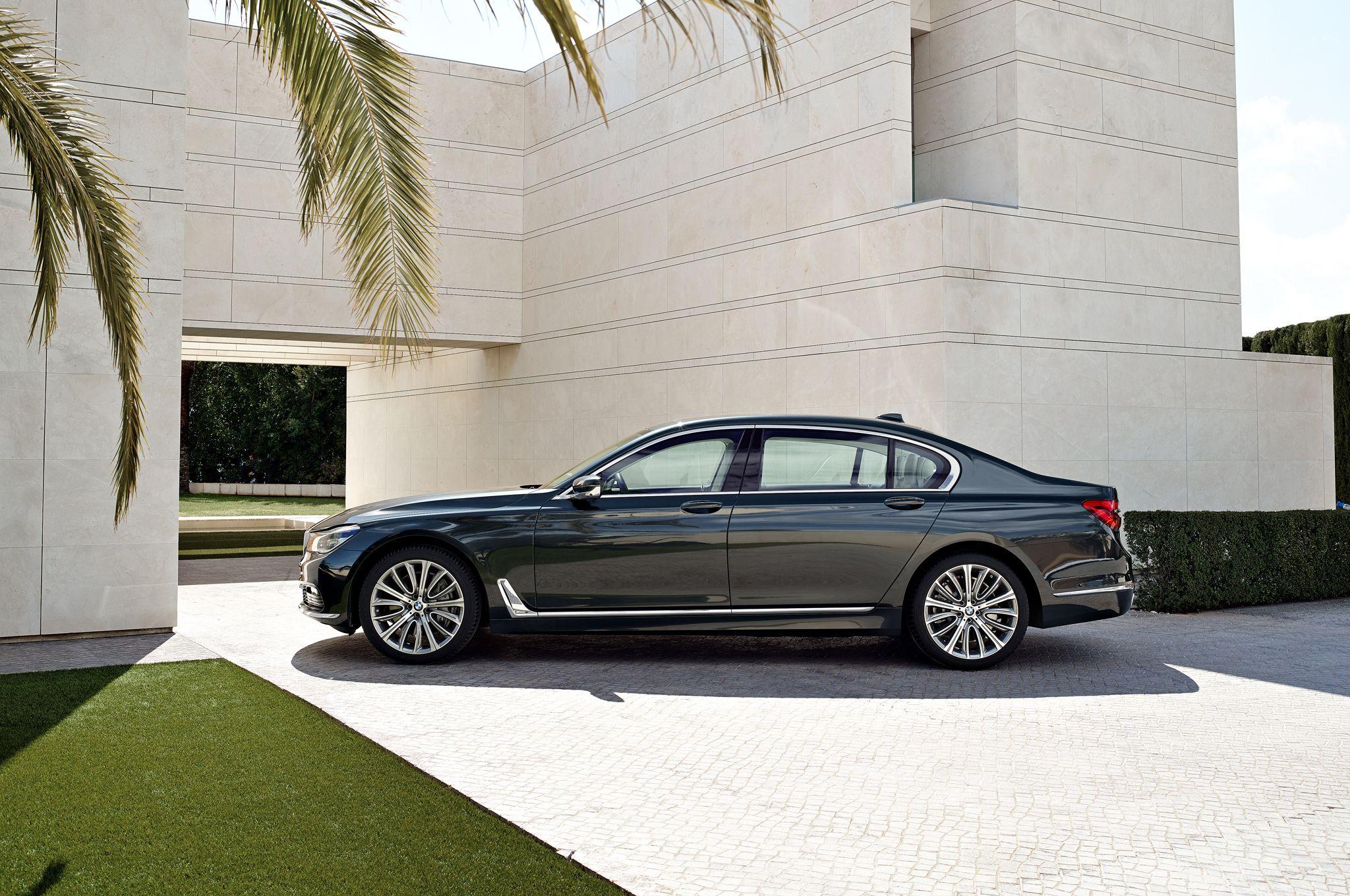 2048x1360 BMW 7 Series 2016 HD Wallpaper free .