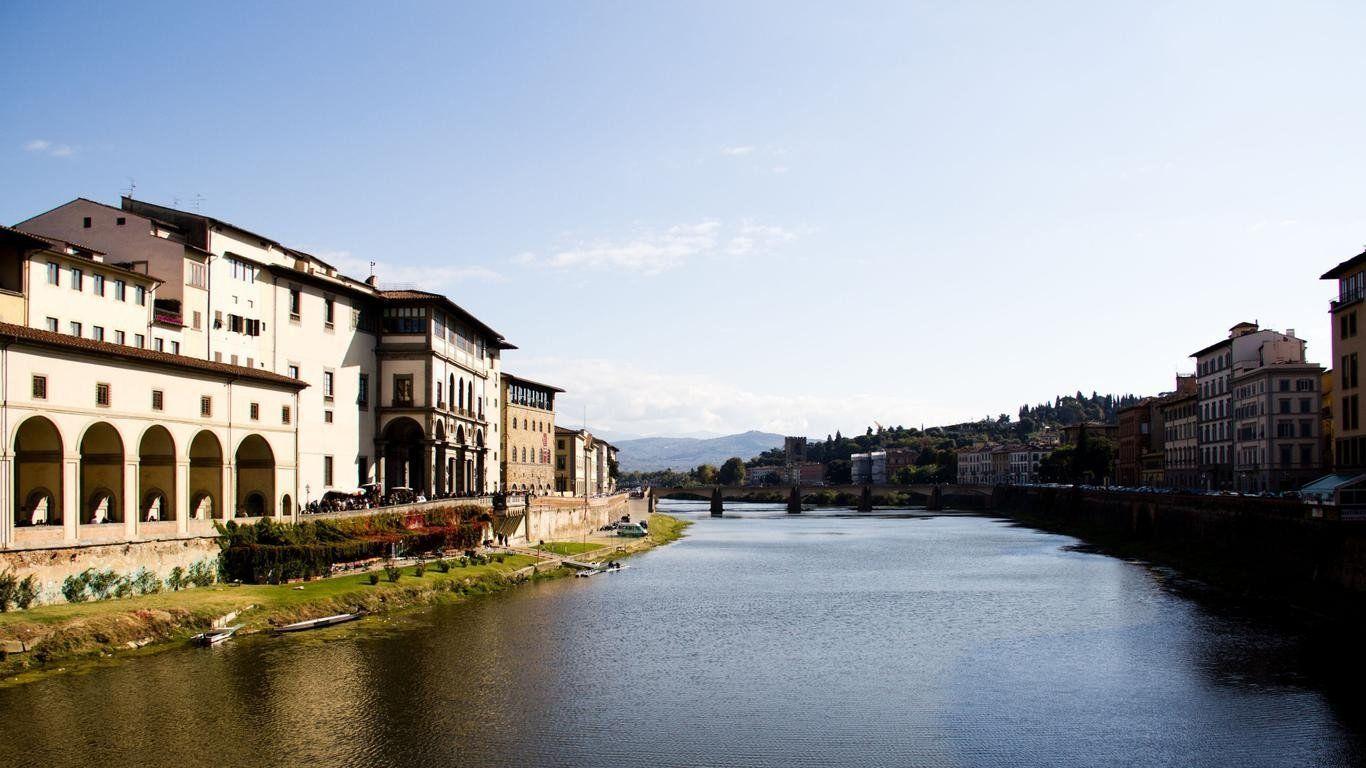1366x768 river, Arno (river), Florence, Italy .