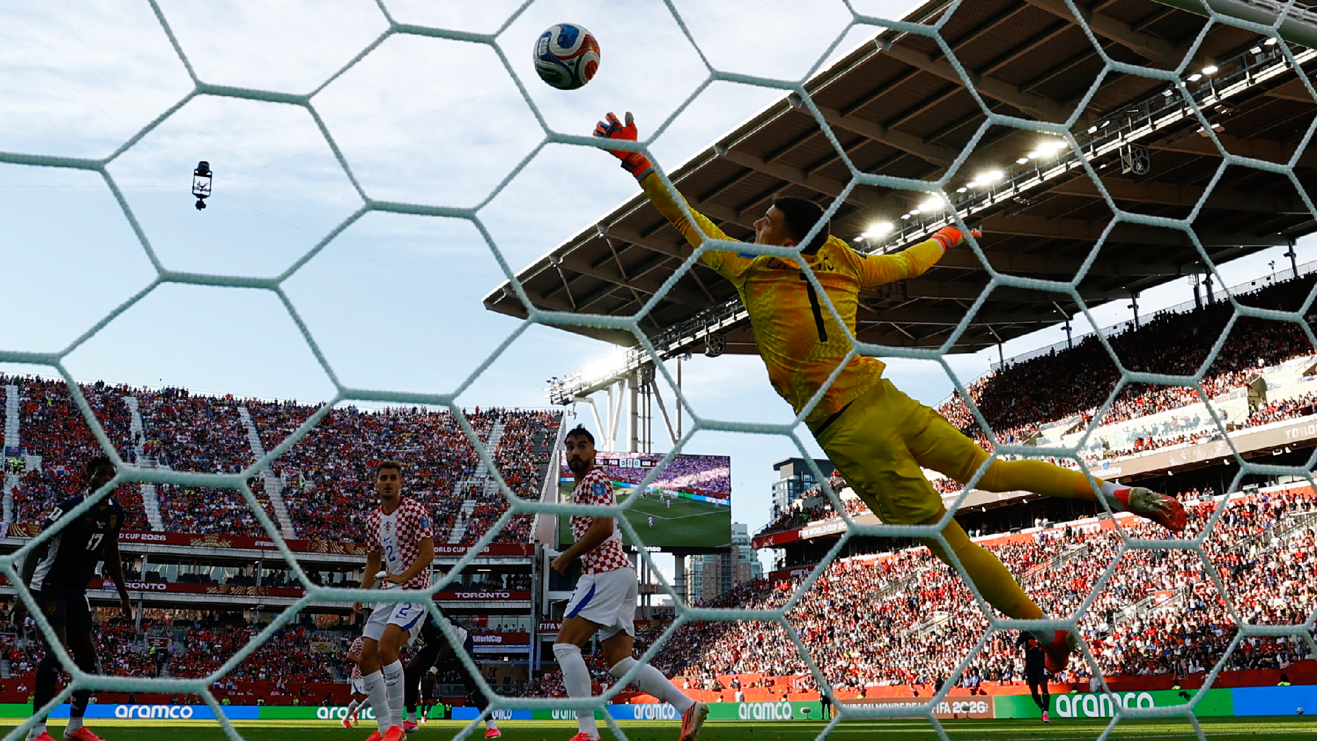 1920x1080 Barcelona Consider Dominik Livakovic as Their Second Goalkeeper