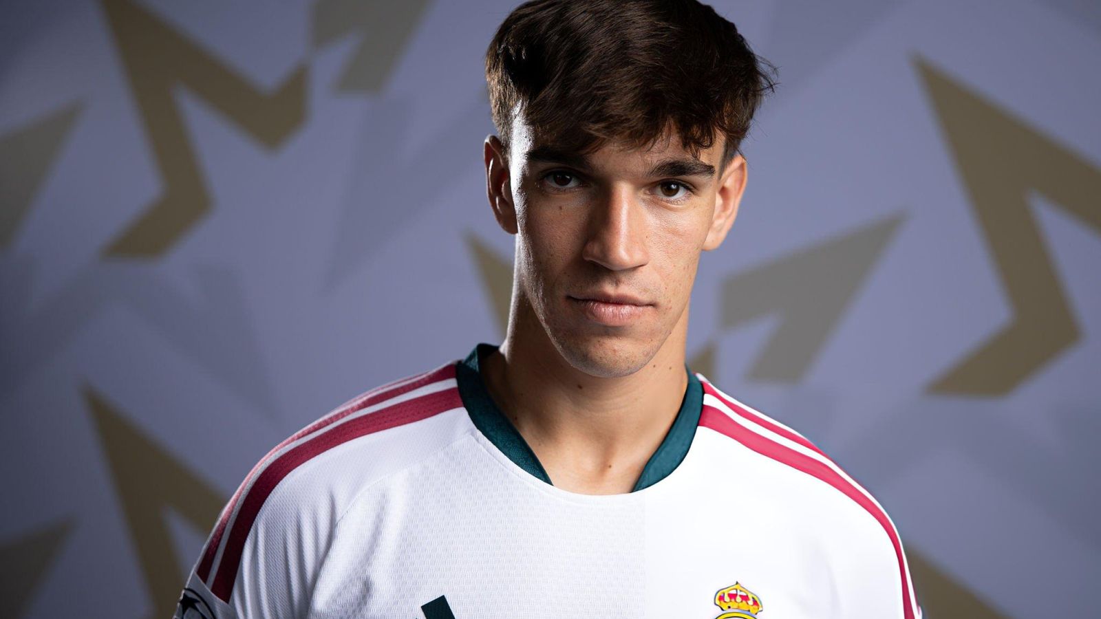1600x900 Carlos Espí Caps Dream Weekend With Real Madrid Presentation