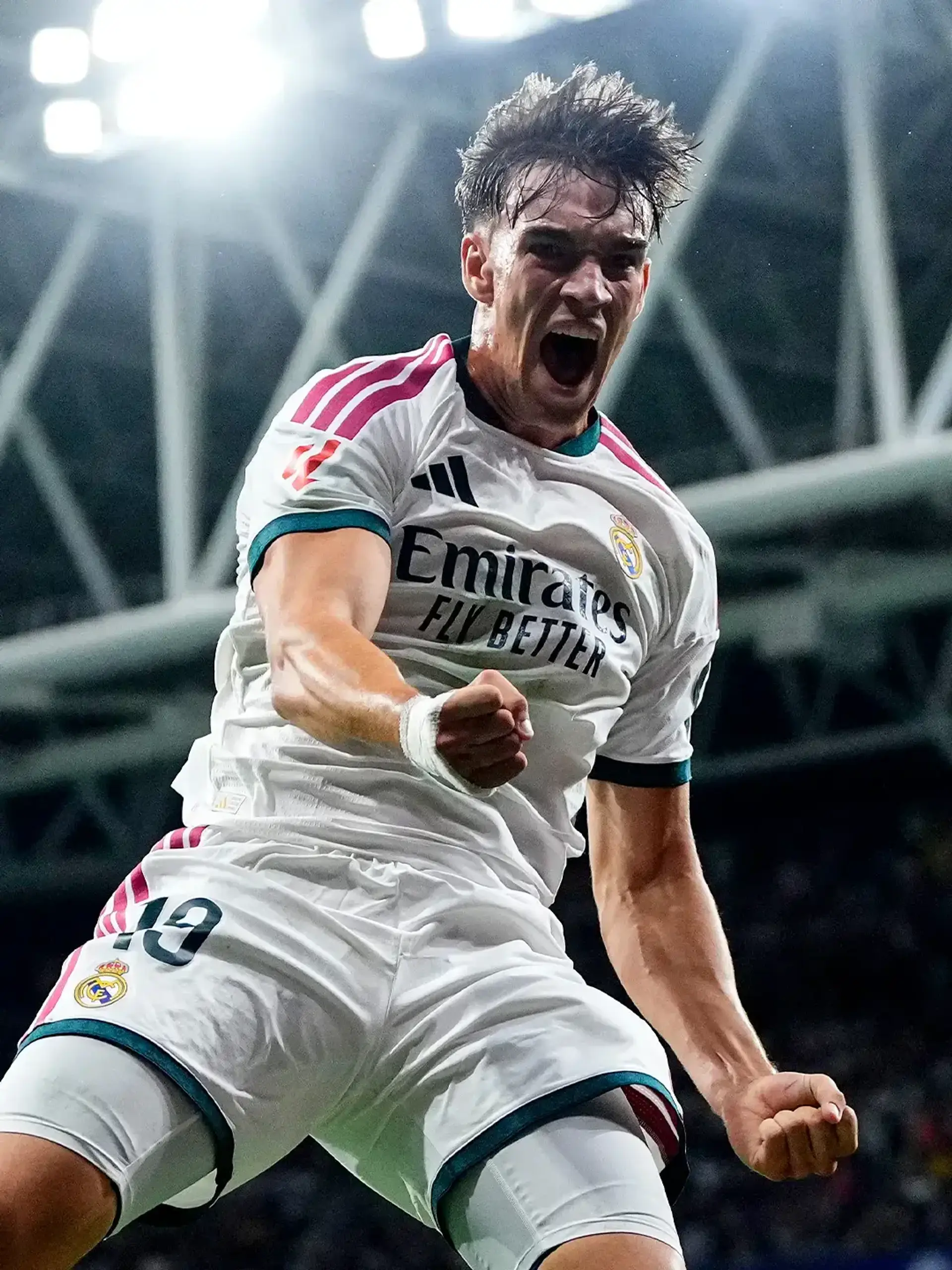 1920x2560 Real Madrid newcomer Carlos Espi invites his grandmothers to his presentation