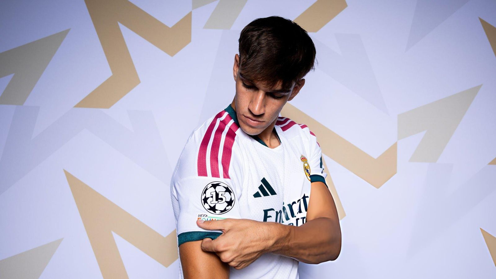 1600x900 Carlos Espí Caps Dream Weekend With Real Madrid Presentation