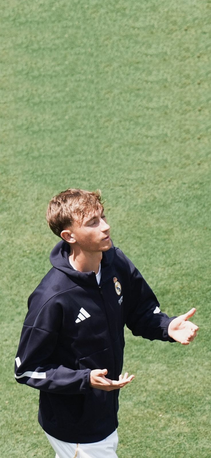 736x1592 Football player wallpaper iphone. Young football players, Footballers, Dean huijsen wallpaper