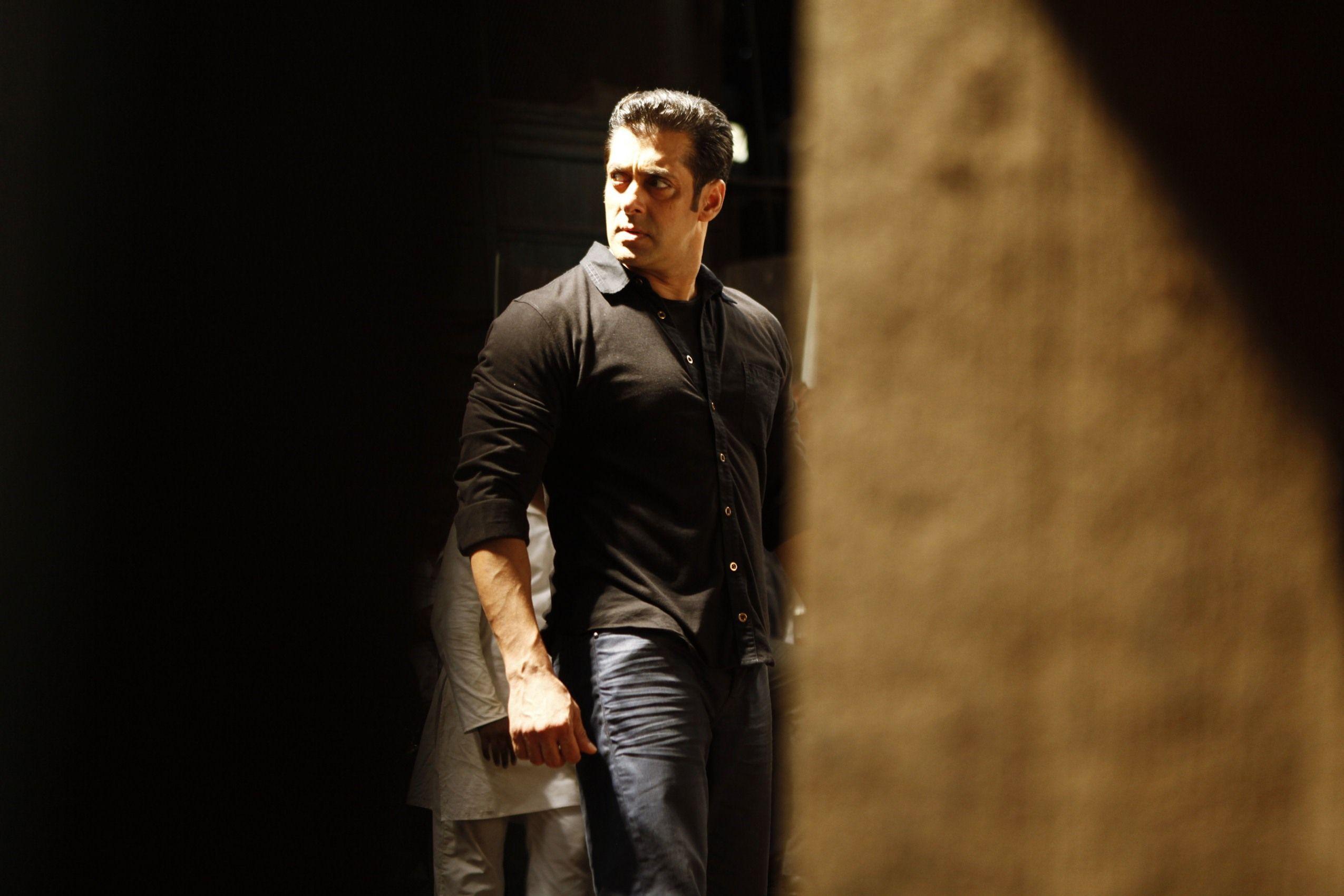 2550x1700 Salman Khan HD Wallpaper