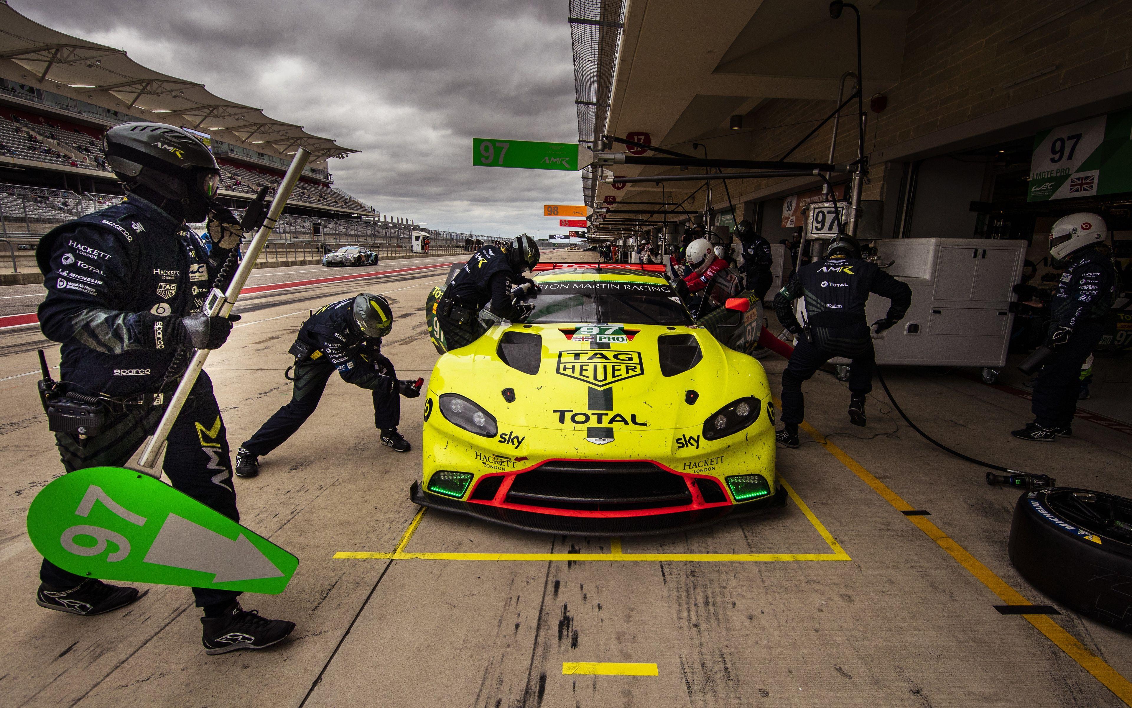 3840x2400 Download wallpaper Aston Martin .