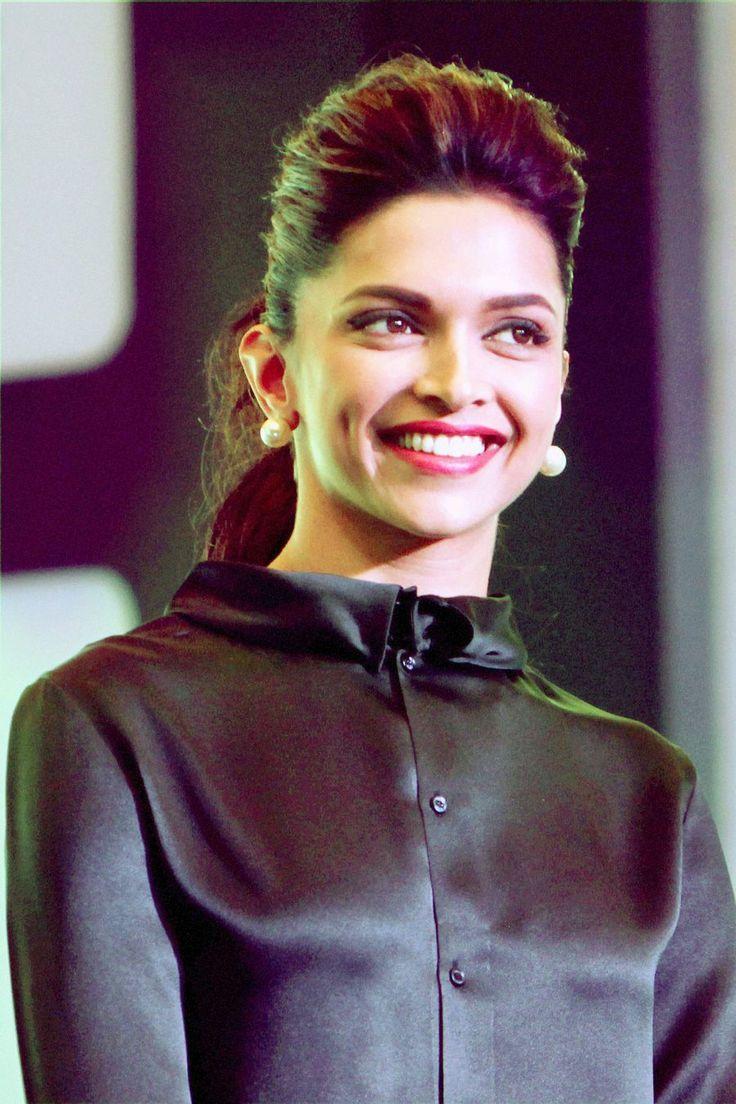 736x1104 Deepika Padukone Cute Smile .