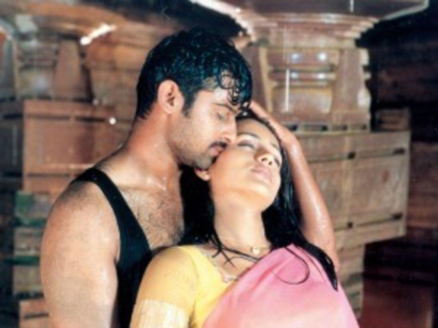 1440x1080 Prabhas, Trisha, Varsham Video Song HQ .