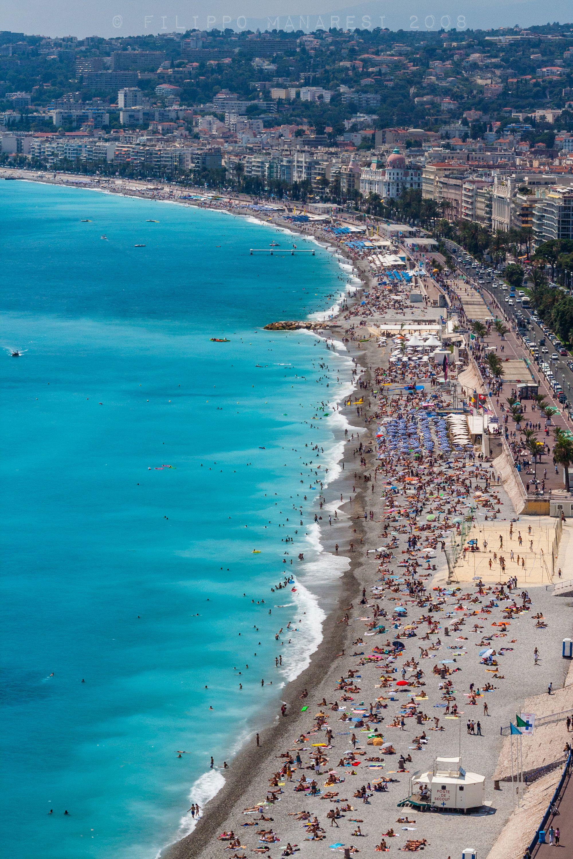 2000x3000 Nice's beach, background .