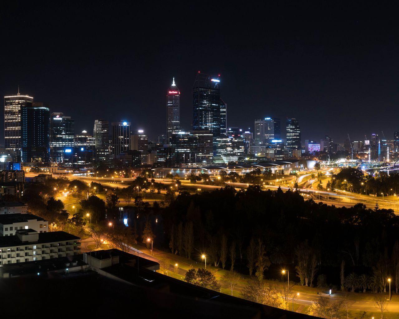 1280x1024 Download wallpaper 1280x1024 night city .