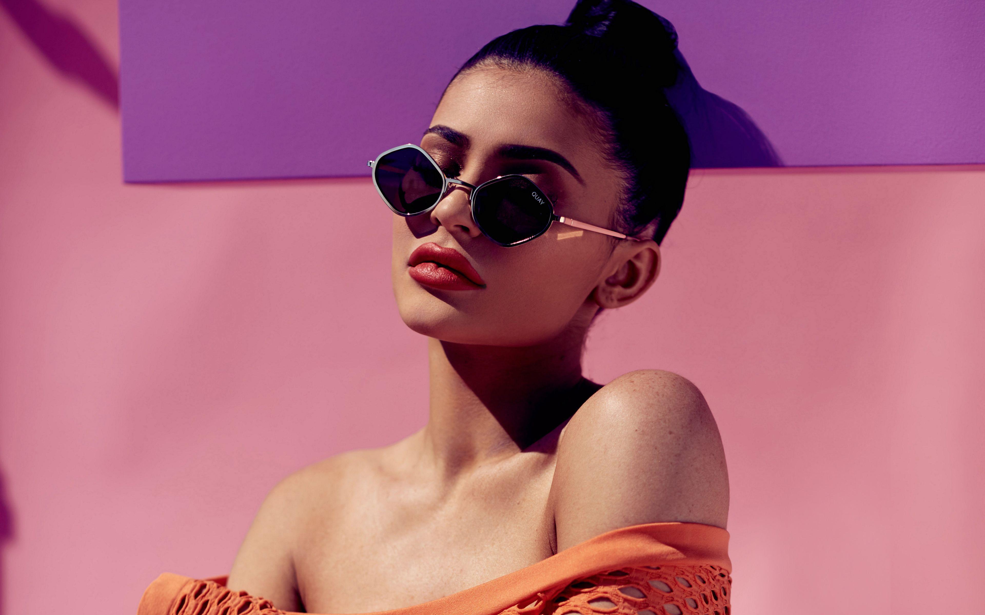3840x2400 Kylie Jenner Purple Honey Sunglasses 4K .hdwallpaper.in
