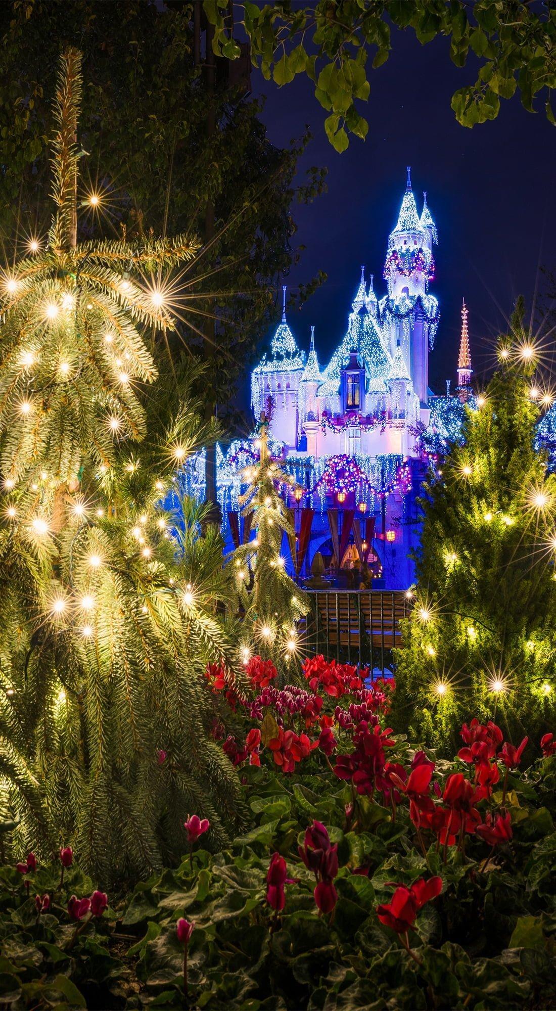 1100x2000 Disney Christmas Tree Wallpaper .