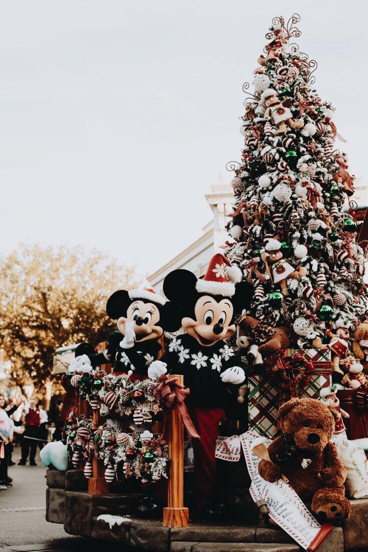 736x1104 Mickey Mouse Christmas Aesthetic .