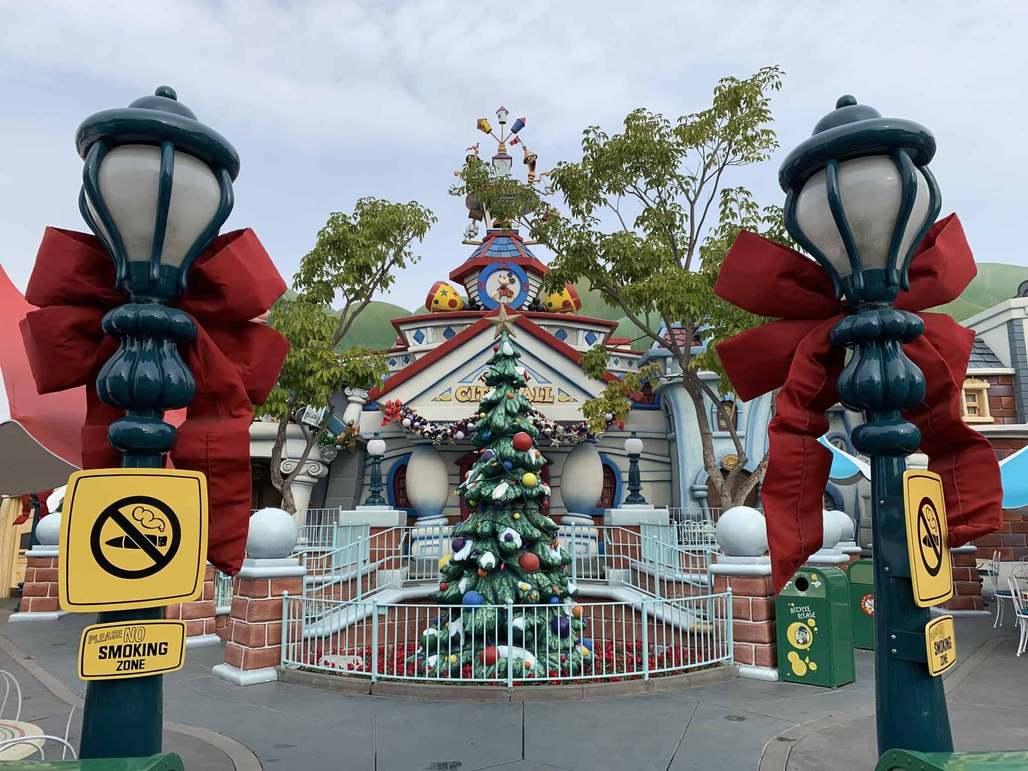 2048x1536 Christmas Trees of Disneyland Park .
