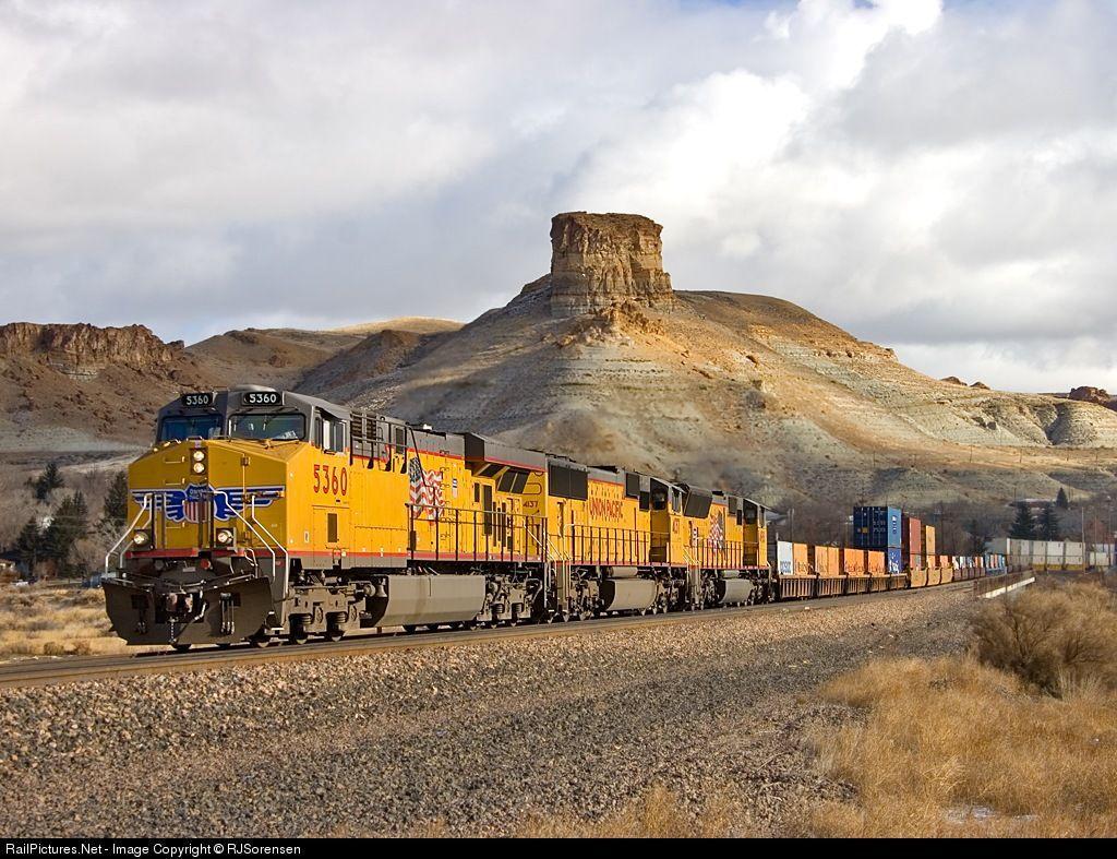 1024x787 Union Pacific GE ES44AC .com