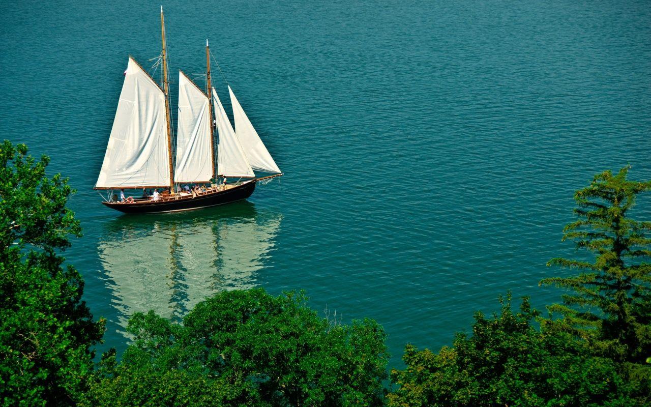 1280x800 Sailing Boat desktop PC and .