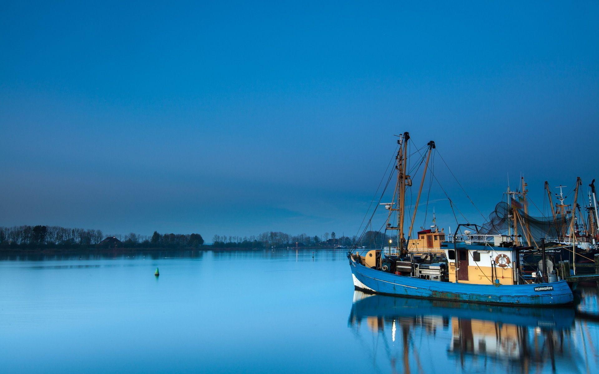 1920x1200 Fishing Boat